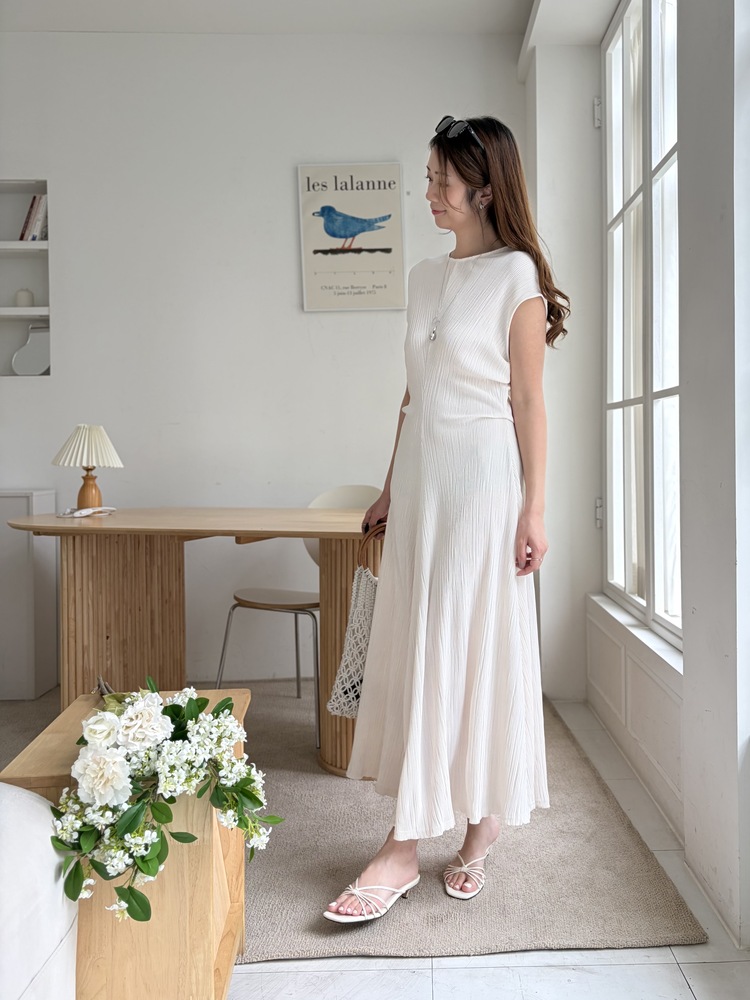 Elea Ribbed Flowy Dress (Ivory)