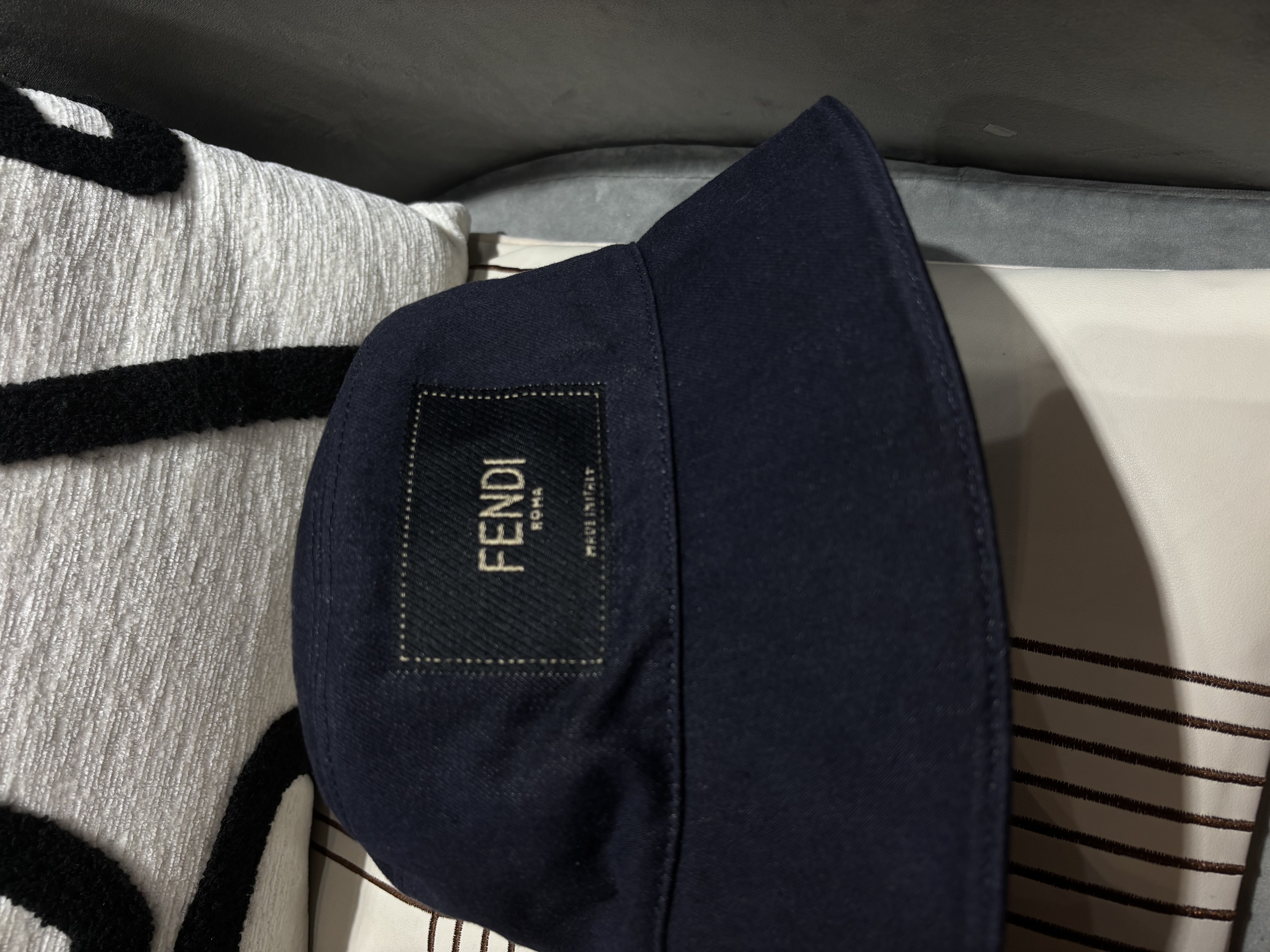 Fendi Denim bucket Hat Size: M 100%Authentic ,unused 未使用品☑️dust bag 