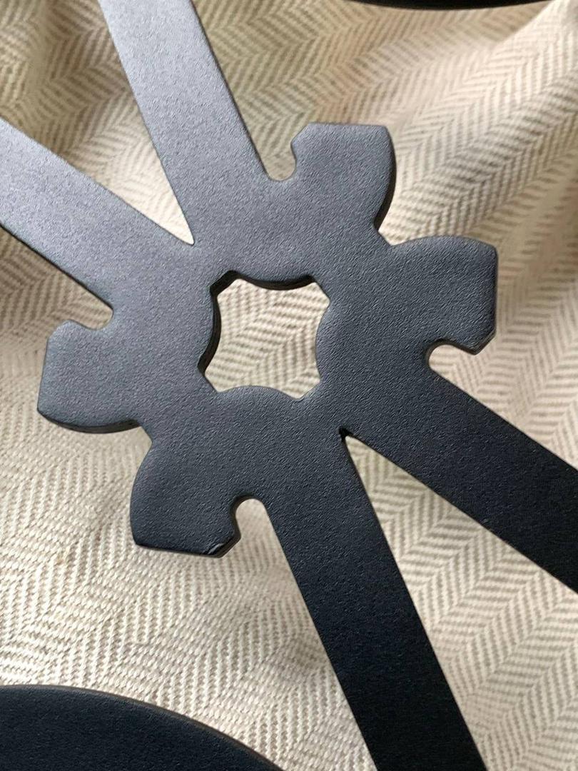 📍小号𝘼𝙣𝙖𝙜𝙧𝙖𝙢 𝙏𝙤𝙩𝙚镂空包 —【黑色到货😍】 编码：652210 尺寸：𝟑𝟐-𝟏𝟐-𝟐𝟓.𝟓𝐜𝐦 ❤️以品牌经典Anagram图案镂空牛皮革制成，搭配牛皮革提手肩带和人字形棉帆布束带内袋。 ❤️可肩背或手提。包包自重轻，容量大，优雅与洒脱，自由切换。