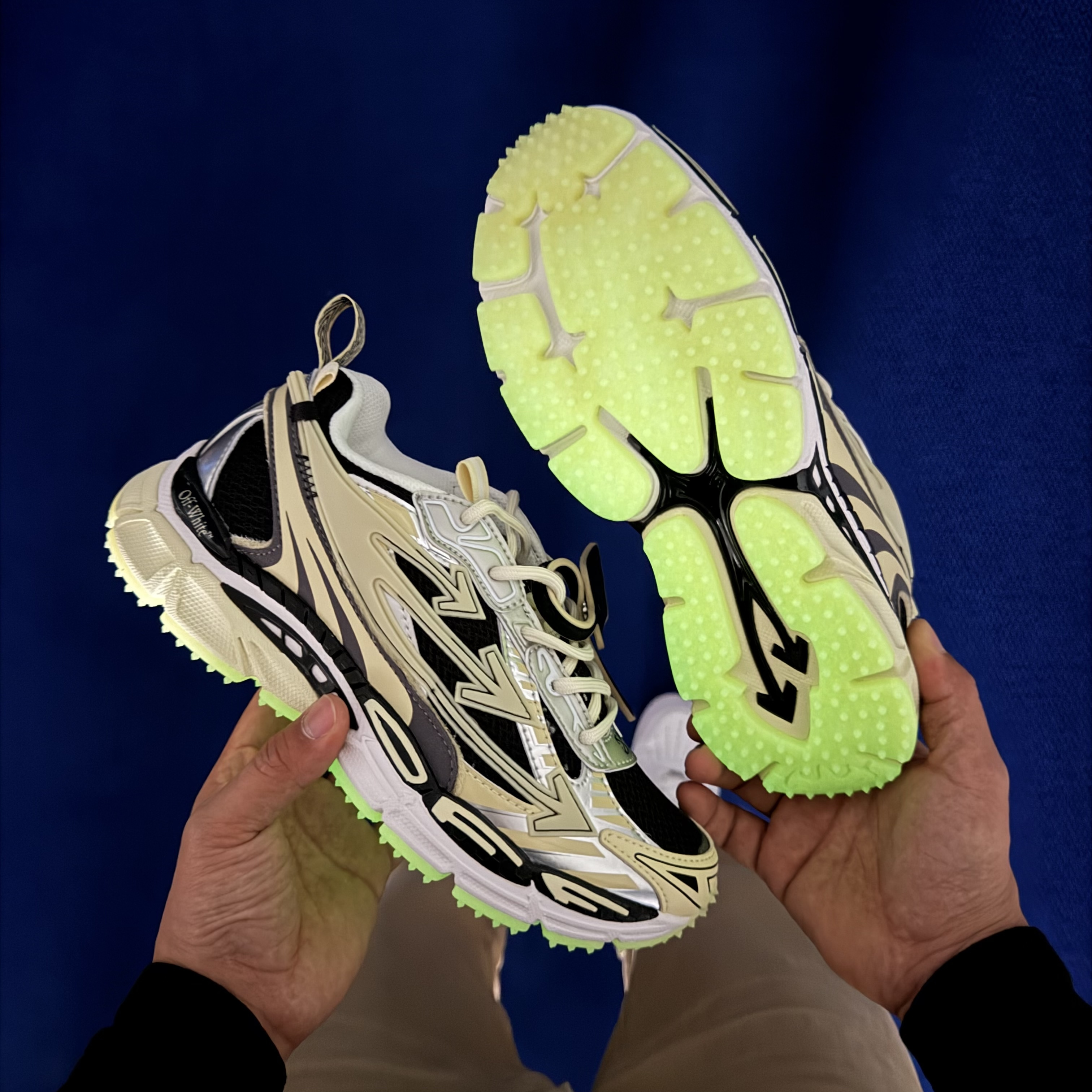 OFF-WHITE Be Right Back