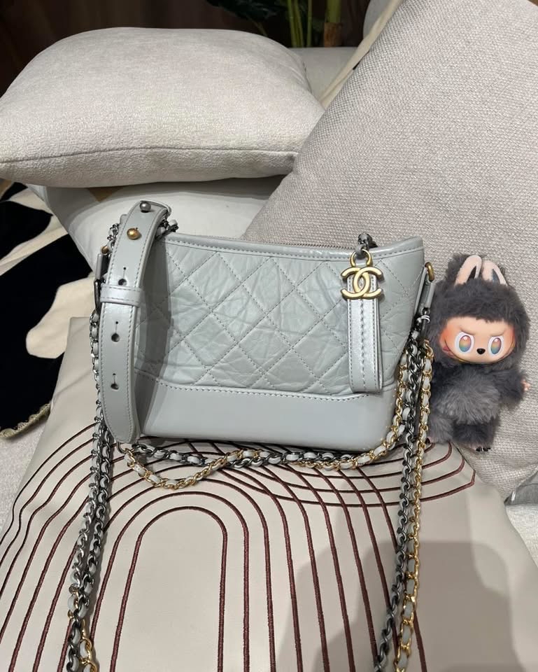 Chanel Gabrielle hobo small grey 100%Authentic ,98%new  ✅晶片✅dust bag✅box