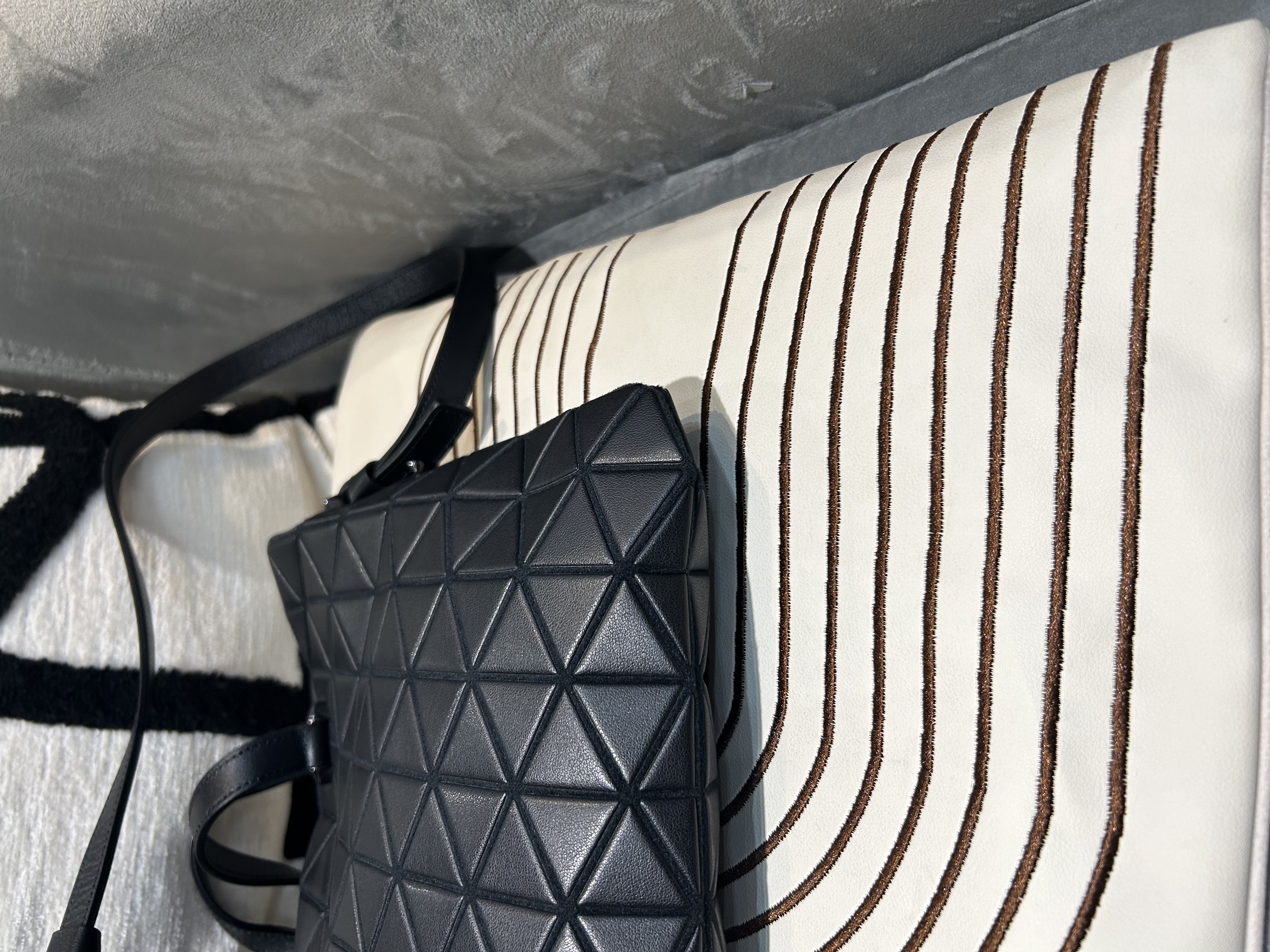 Issey Miyake Bao Bao Tonneau Matte Crossbody Bag 啞黑色牛皮