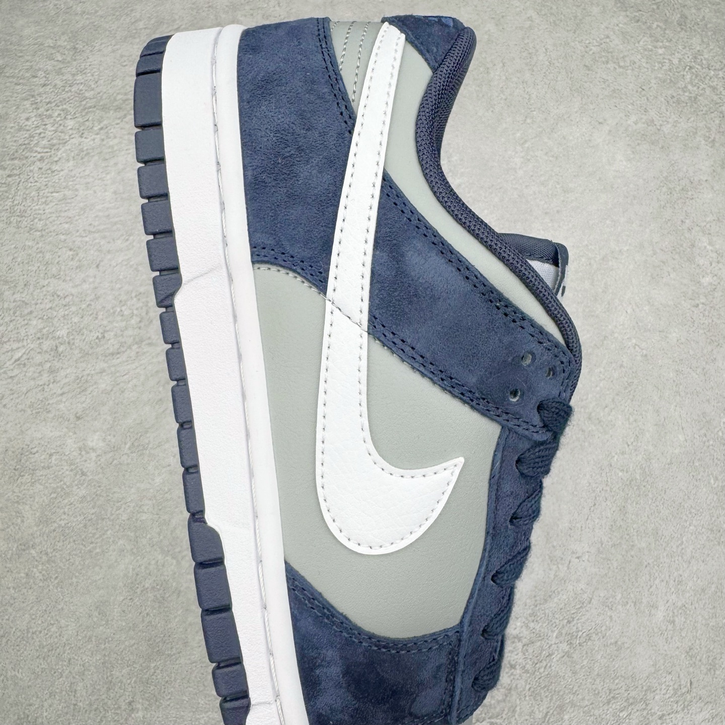 Nike Dunk Low "Georgetown Suede" IB3079-400