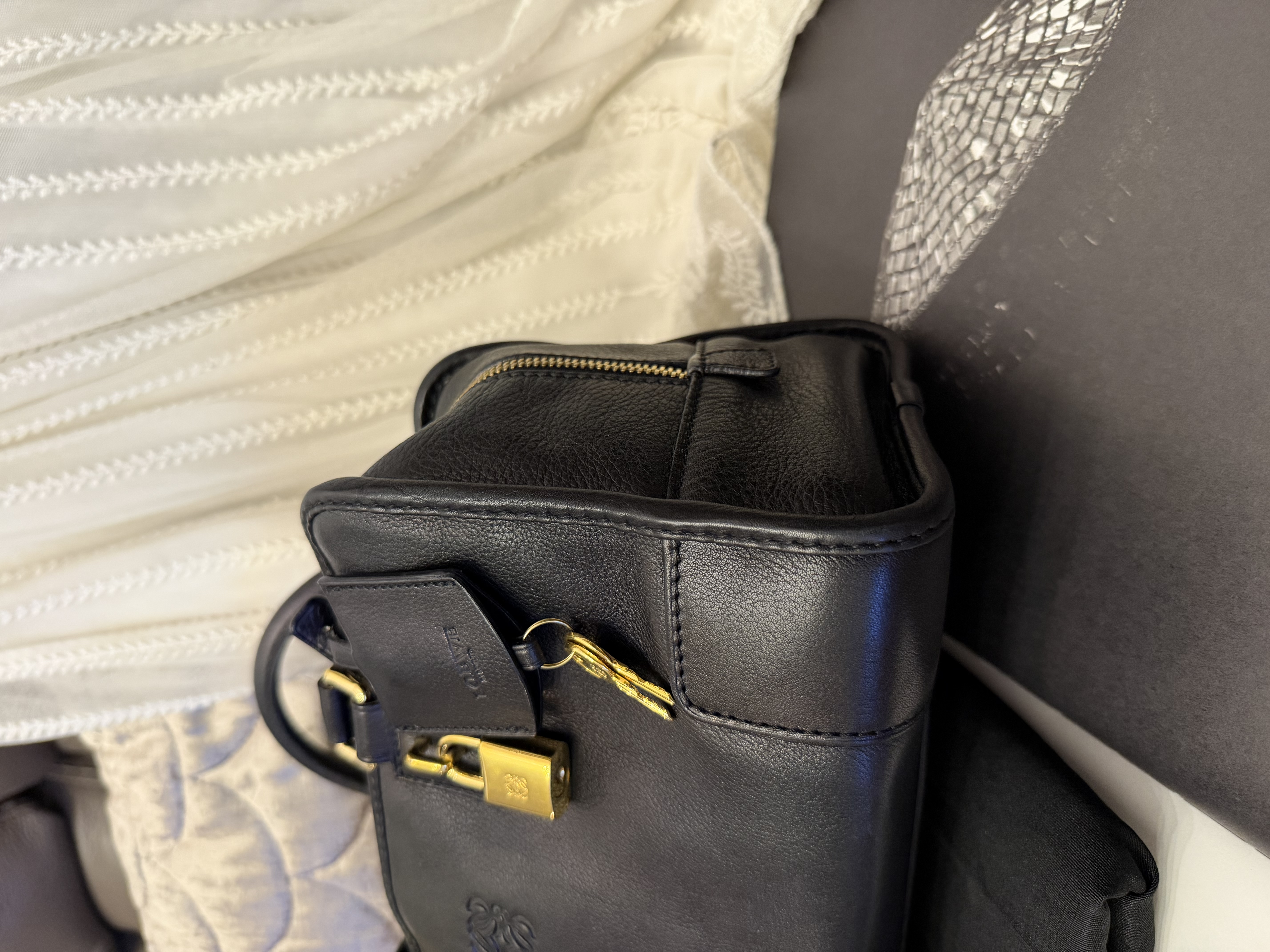 loewe amazona 28 black bag 