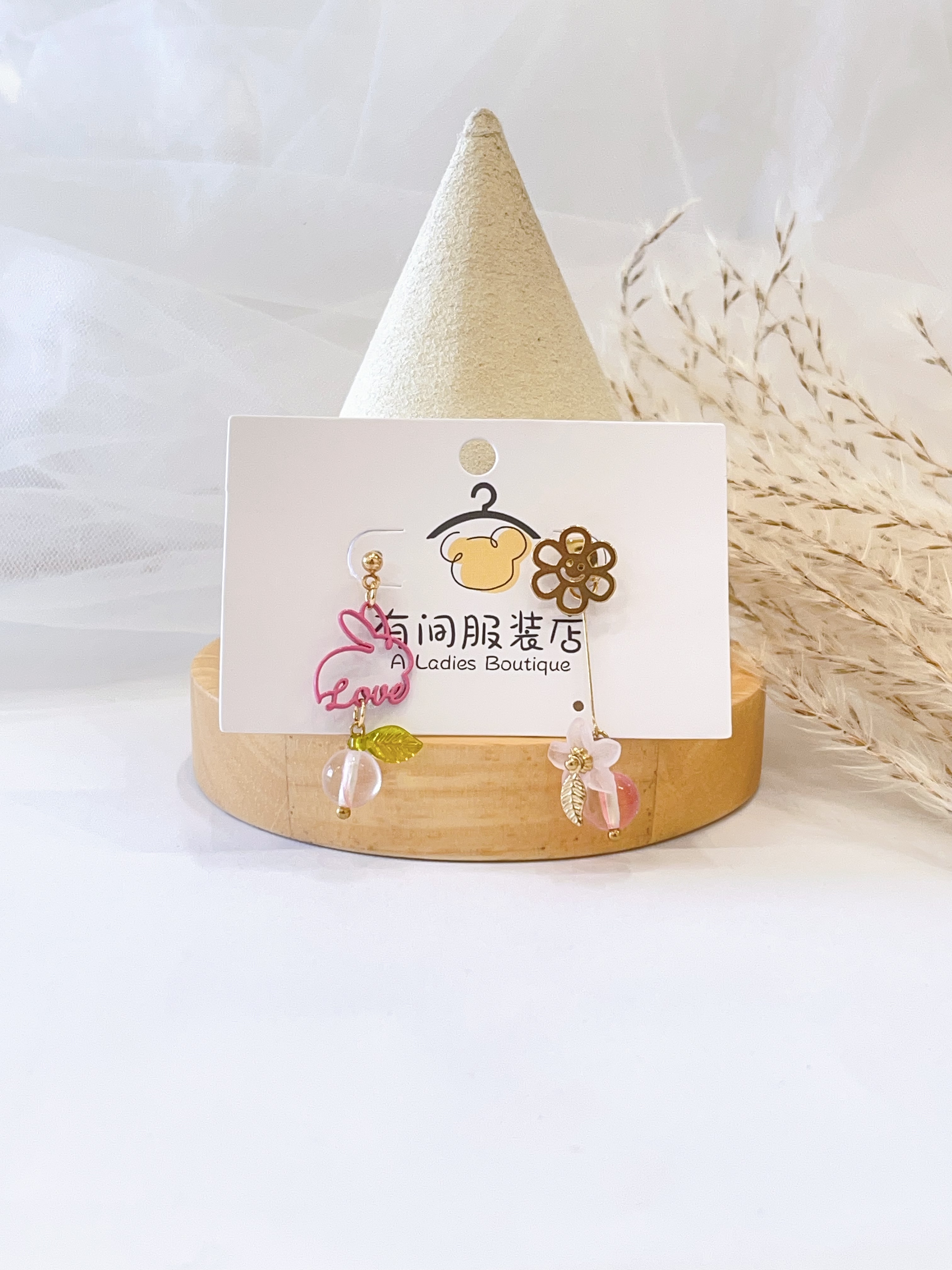 不规则镂空花朵小兔子耳坠耳环