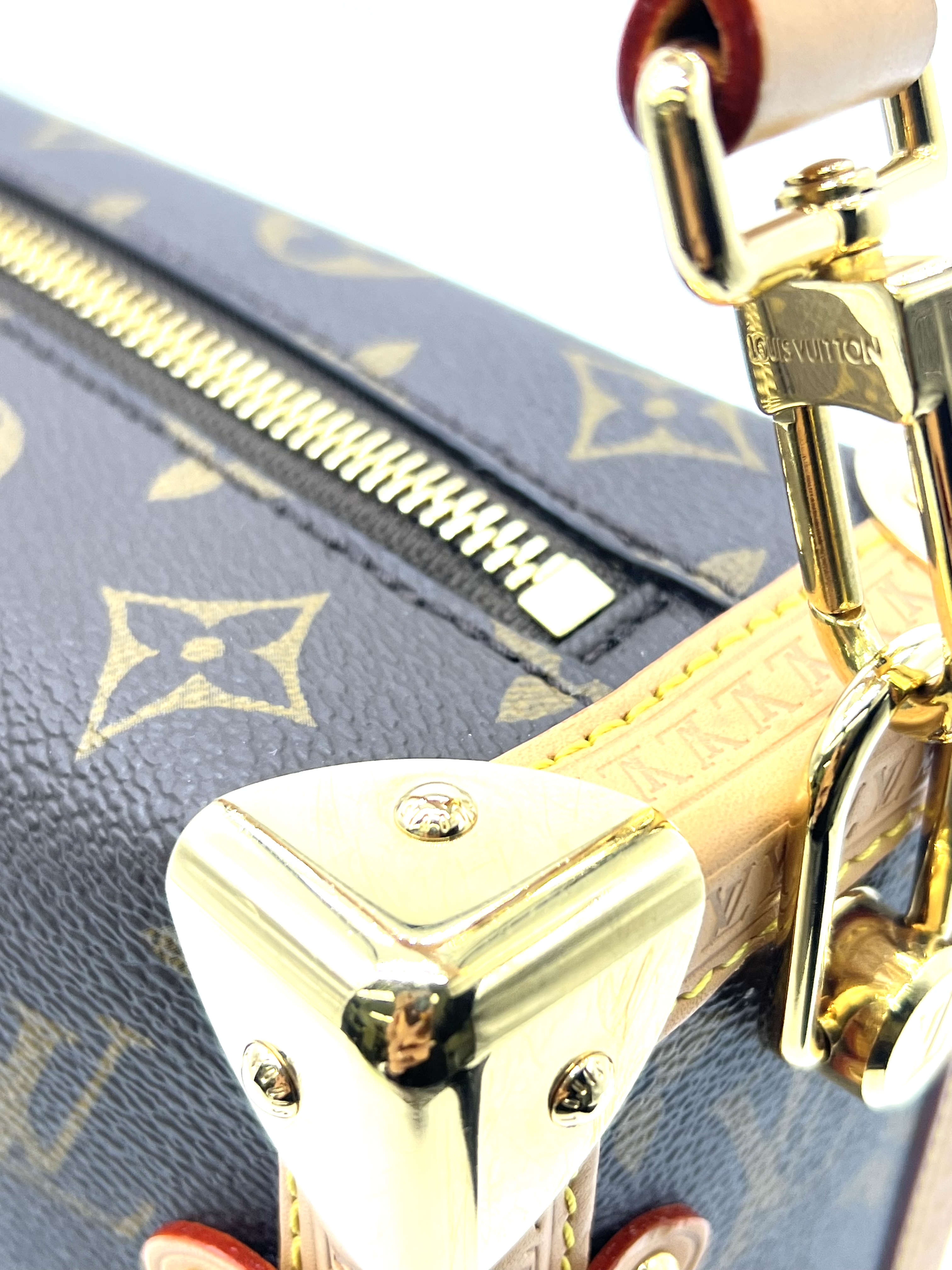 Pre-Owned LV Side Trunk MM / Product Code: 26042217