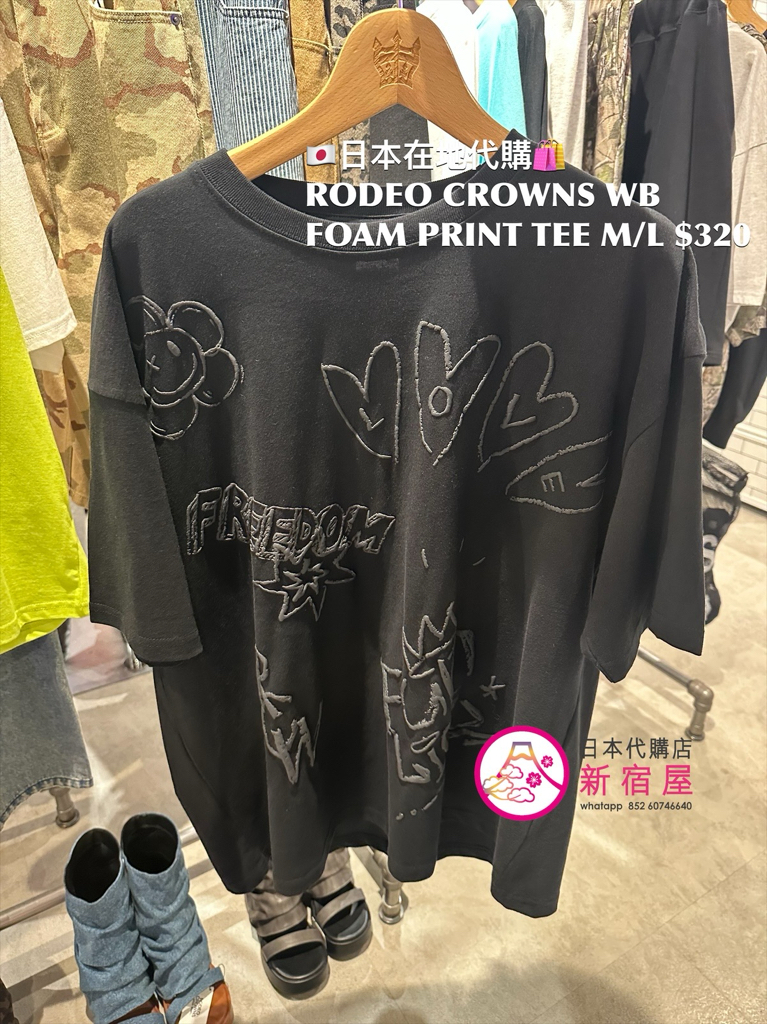 RODEO CROWNS WIDE BOWL FOAM PRINT T-SHIRT
