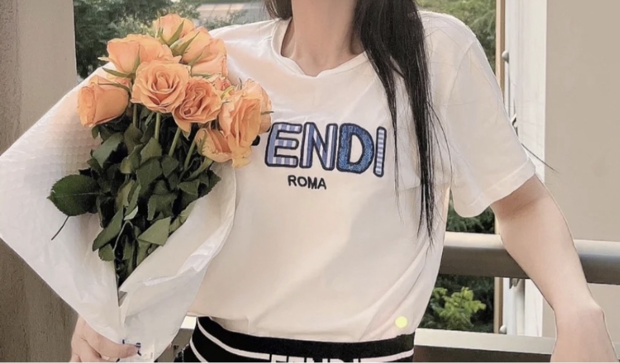 Fendi 藍色繡花Logo 白色Tee（童裝12碼）