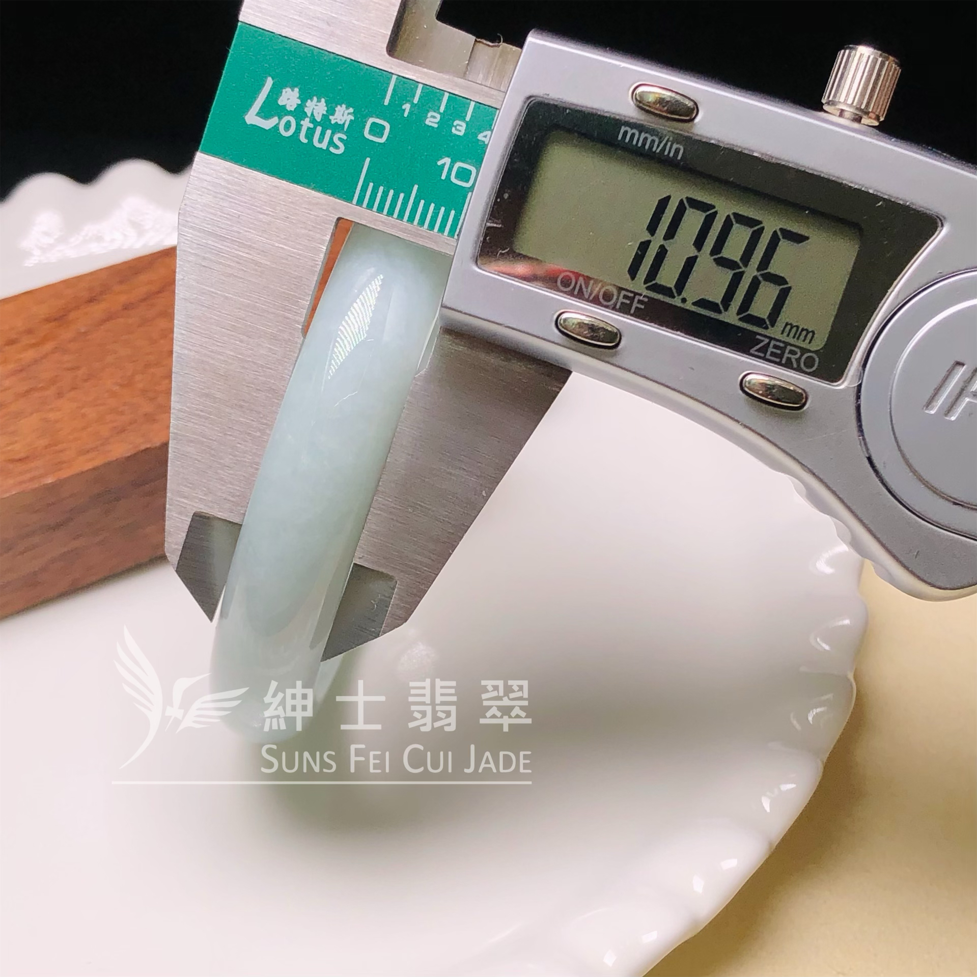 C03284 擺三橋蘋果綠福鐲50.9mm
