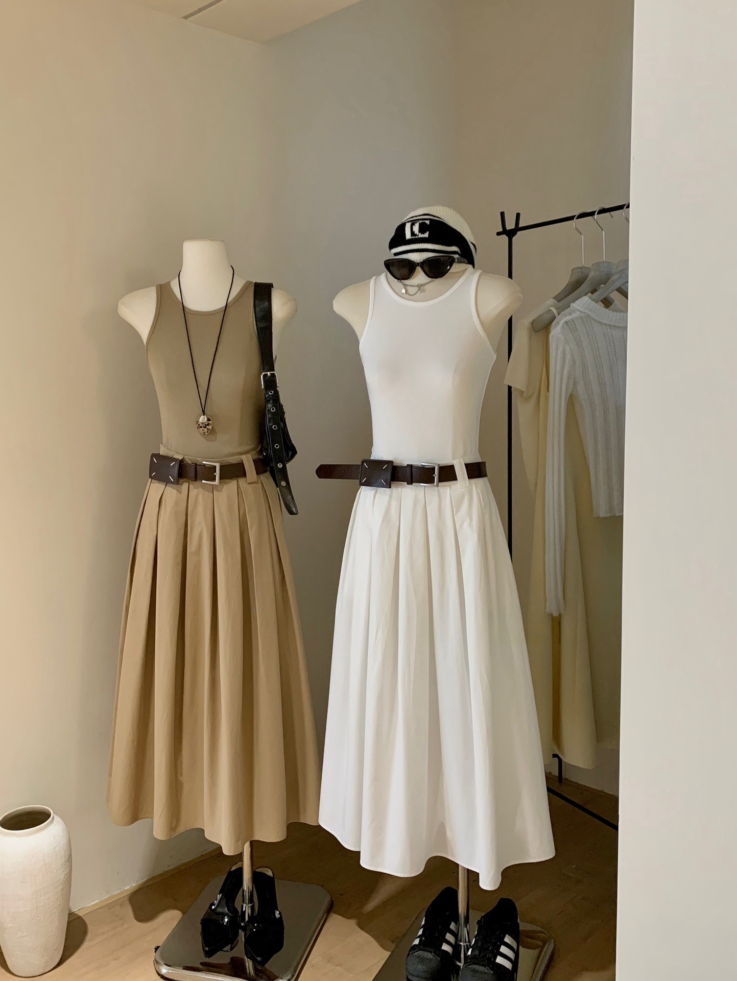 Victoria Tank Top + A-line Pleated Maxi Skirt 极简风圆领背心+百褶大摆半身裙两件套(附送腰带) (3 Colours)