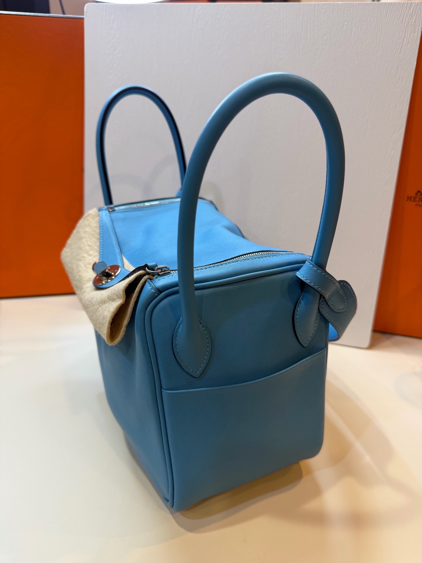 Pre-Owned HERMÉS Lindy 26 Stamp D / Product Code: 26042420