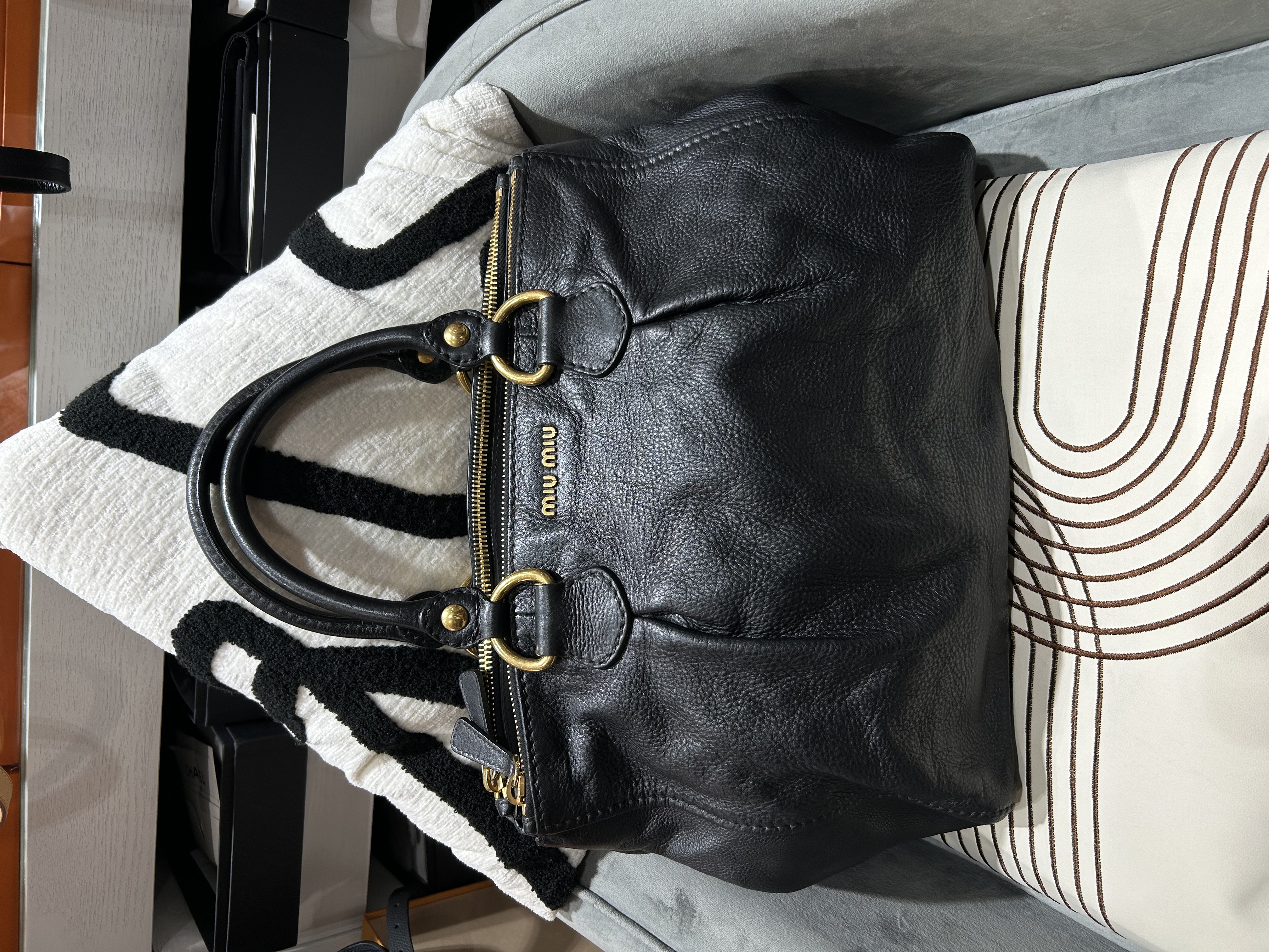 Miu Miu 2Way Bag 黑金 Calfskin shoulder bag 100%Authentic,92%new ✅dust bag  