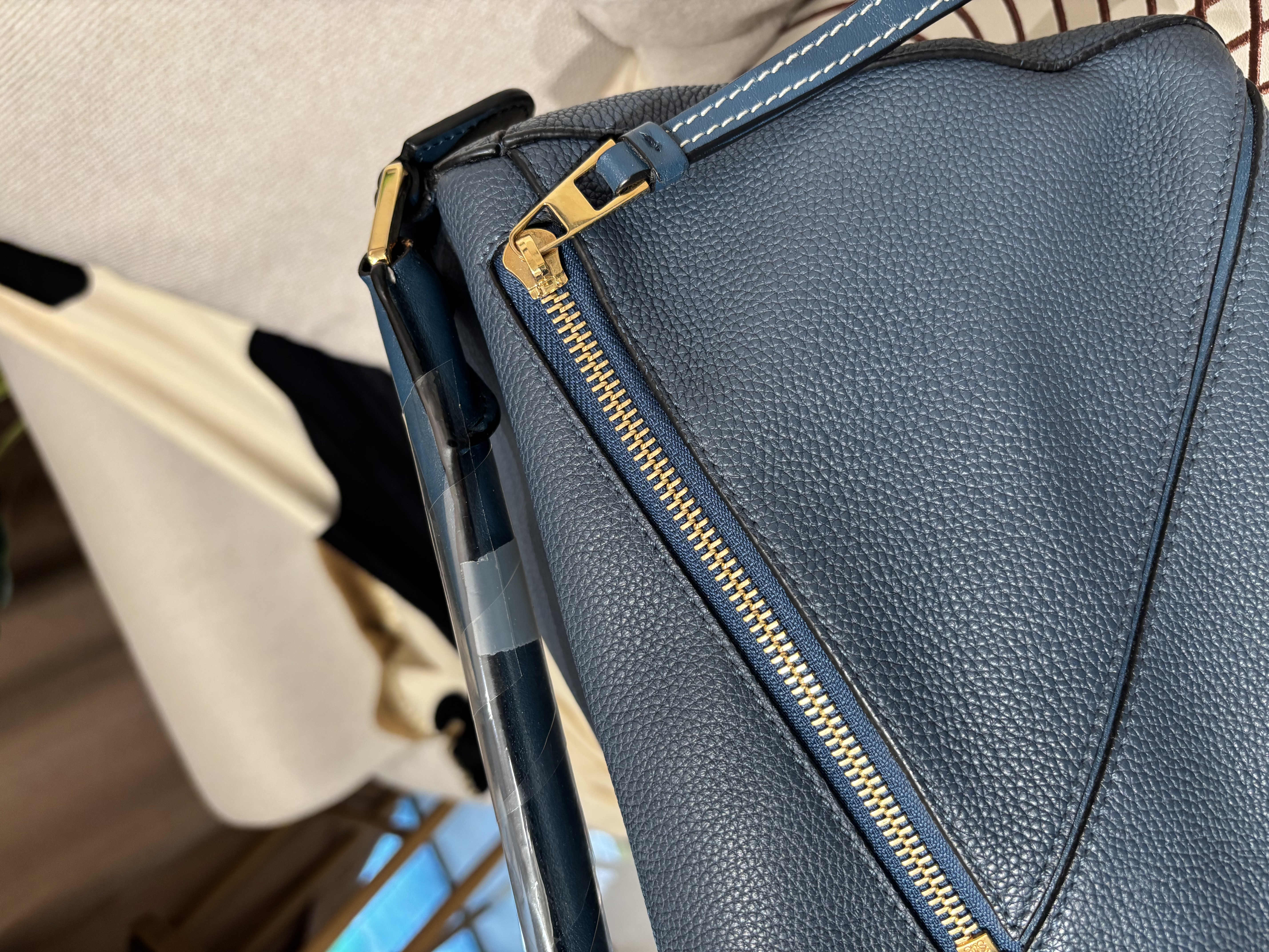 Loewe puzzle medium calfskin 100%Authentic,95%new ✅dust bag 
