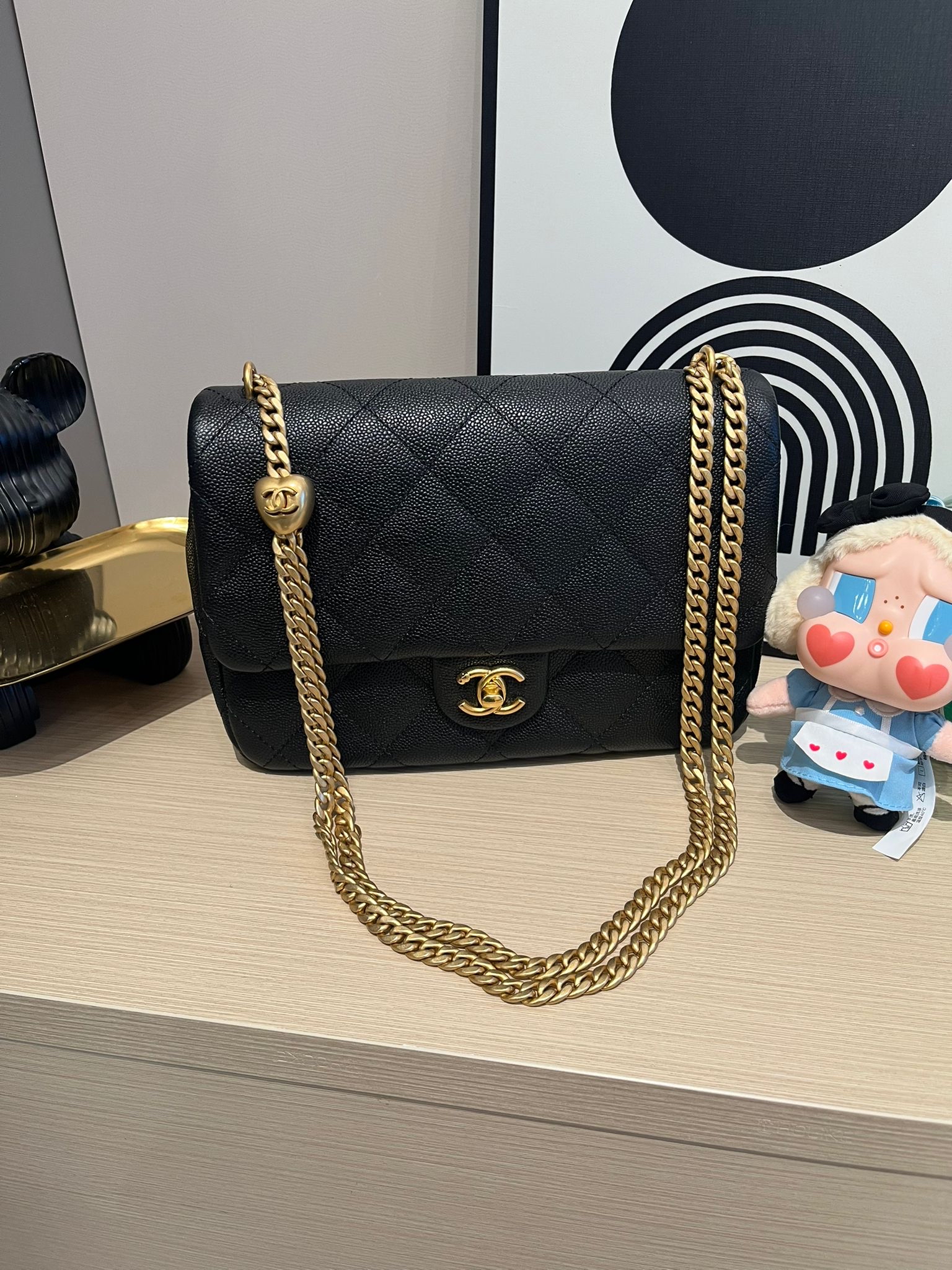 Chanel flap bag AS3921 黑色魚子醬牛皮金色心形調節扣 ,100%Authentic,98%new ✅專門店收據✅晶片✅塵袋✅box