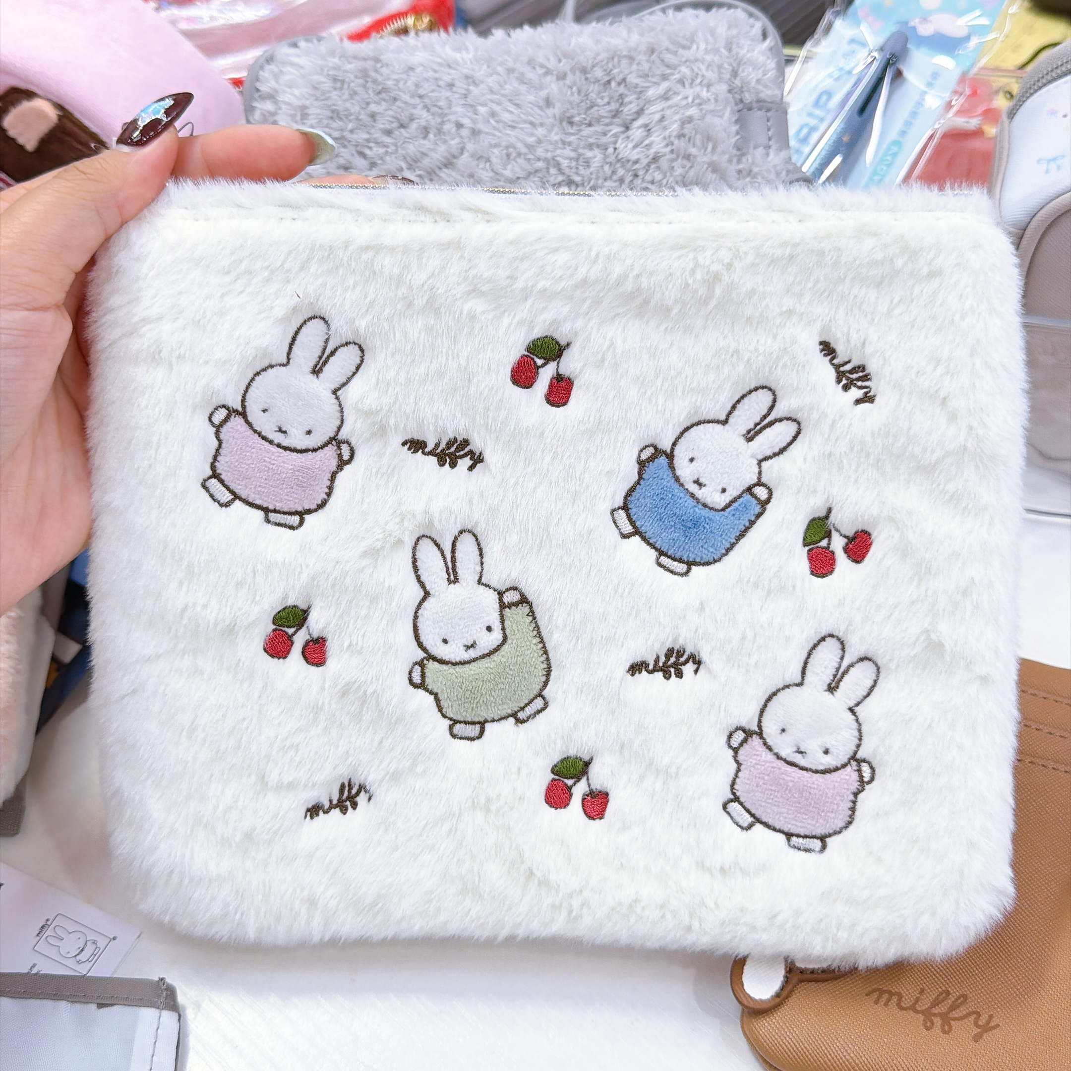 日本直送Miffy 22*17.5cm 毛毛化妝袋