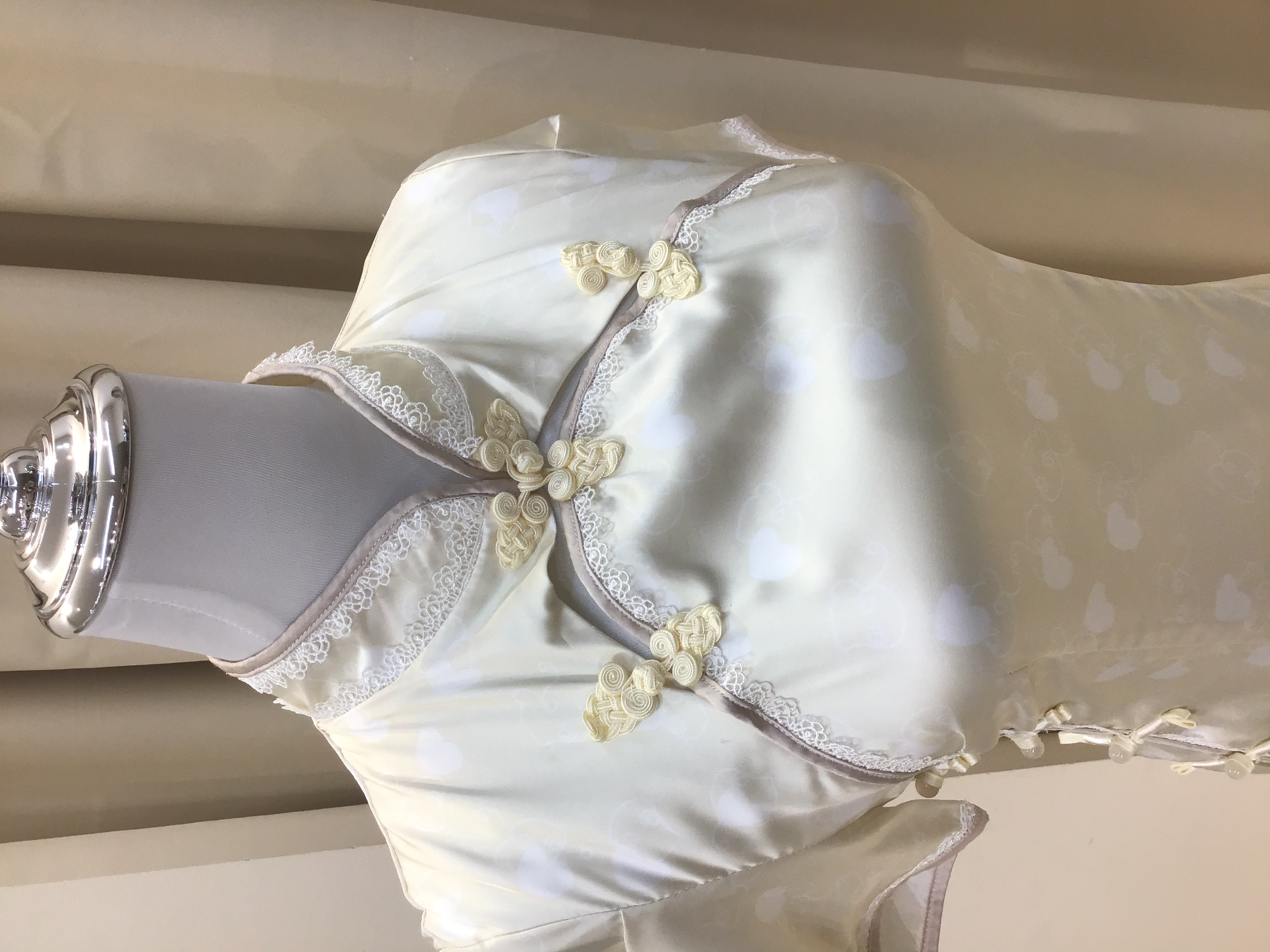 米白色中长款旗袍