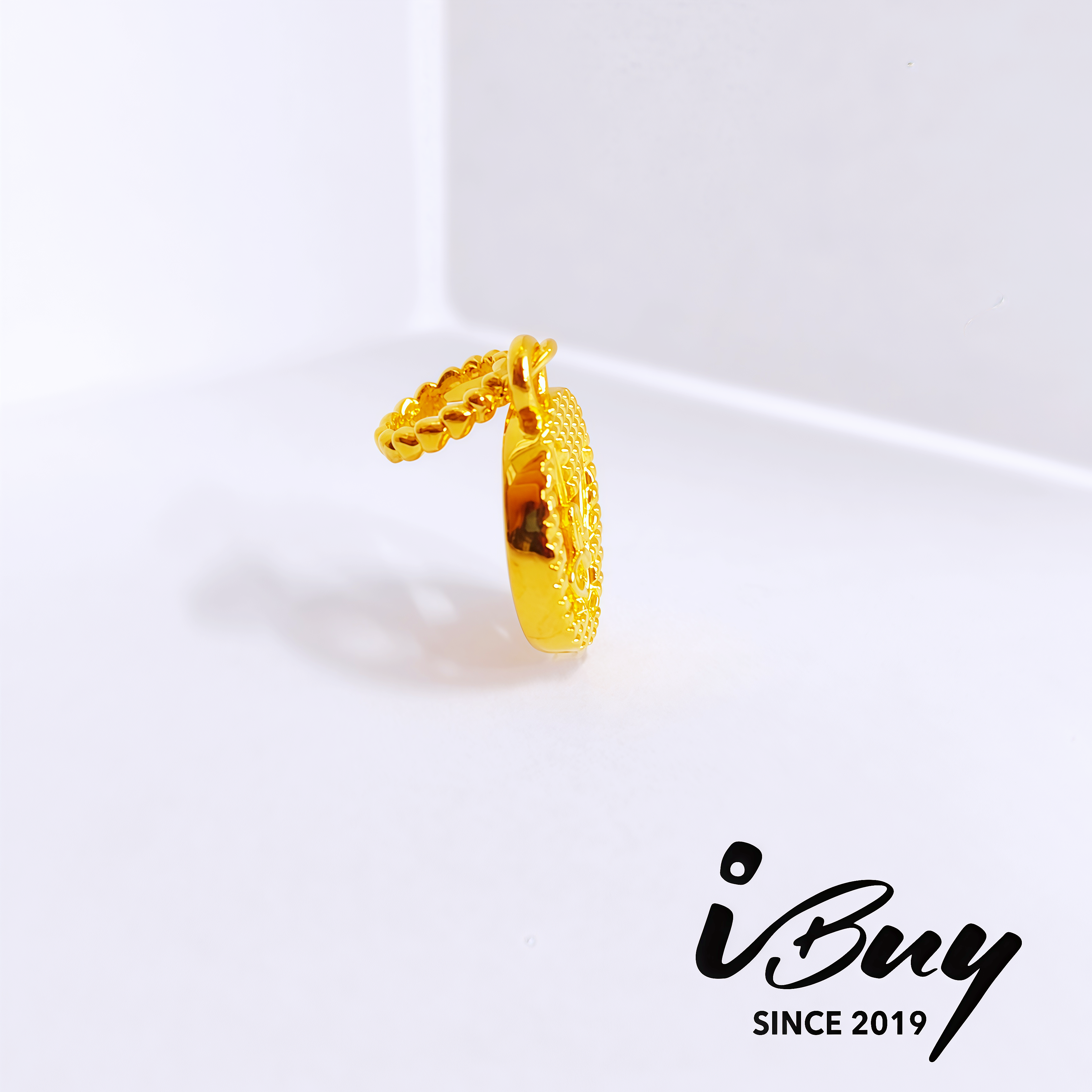 916 HARD GOLD DIAMOND-CUT DOUBLE LAYER BUTTERFLY ROUND CHARM 916 硬金 菱格纹圆形蝶中蝶串咀