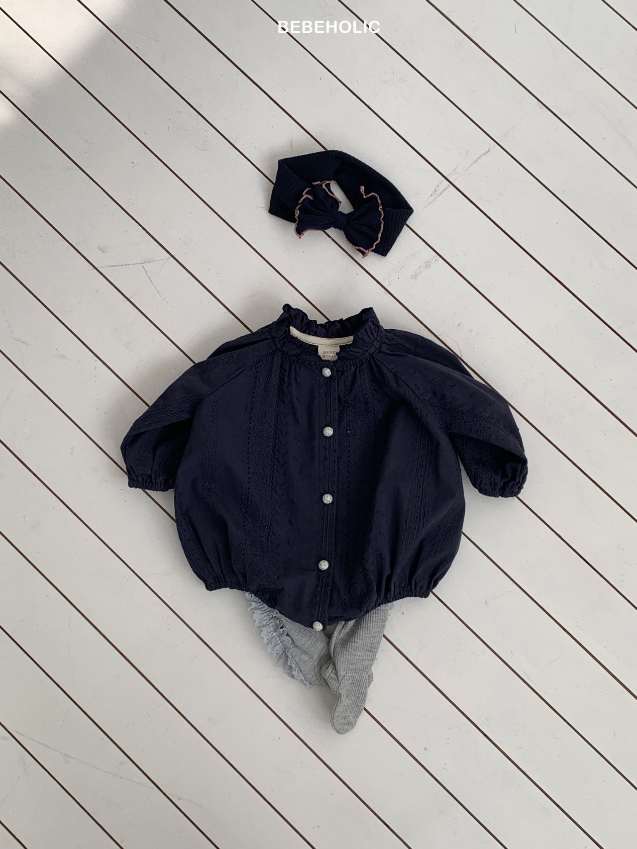 🌸預訂 韓國直送🌸🇰🇷BEBEHOLIC兩色提花刺繡花邊領長袖包屁衣