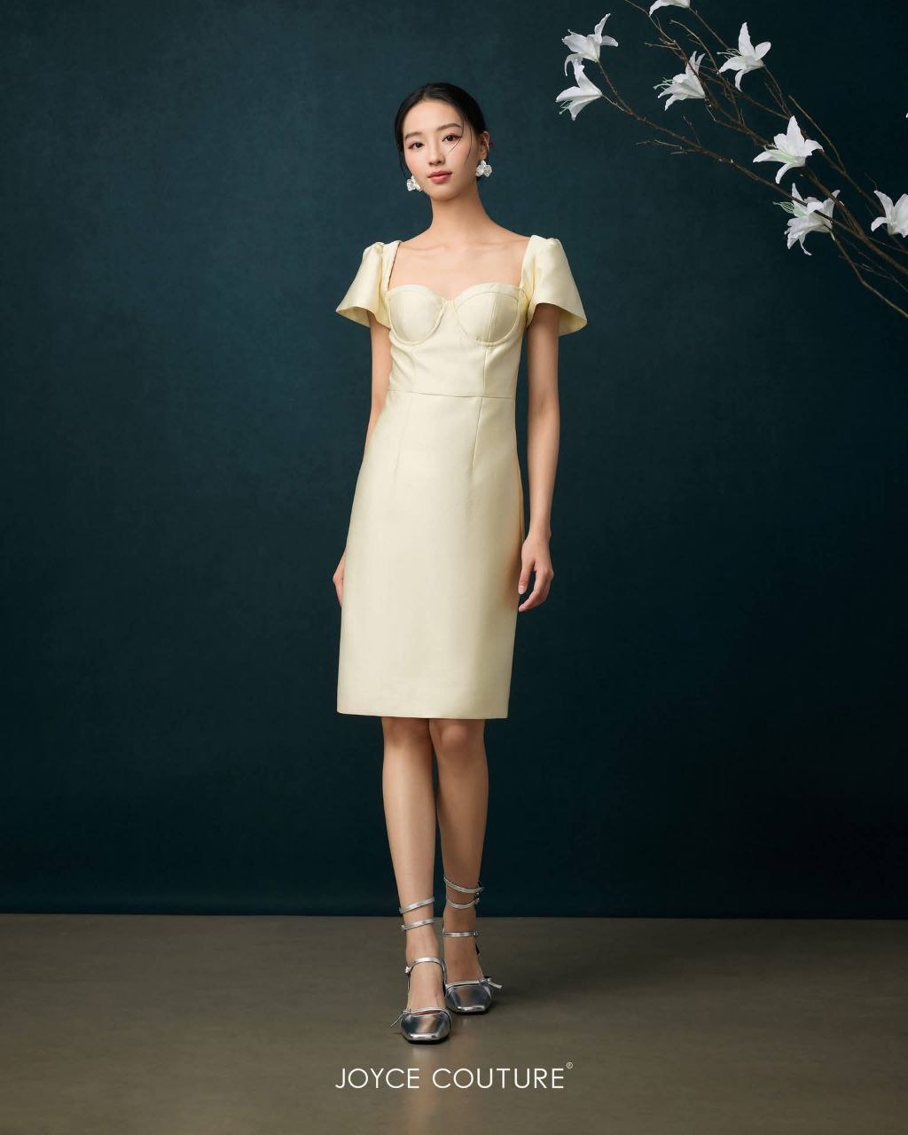 方领浅黄色连身裙 D0363