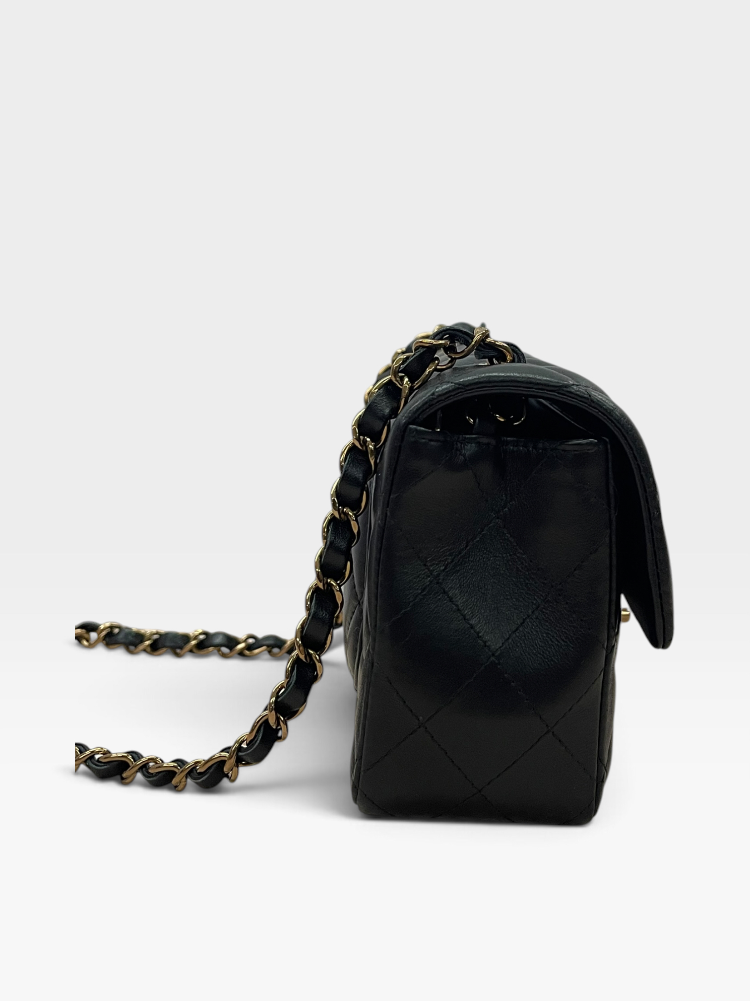Pre-Owned CHANEL 20 Classic Flap Bag / Product Code: 090221