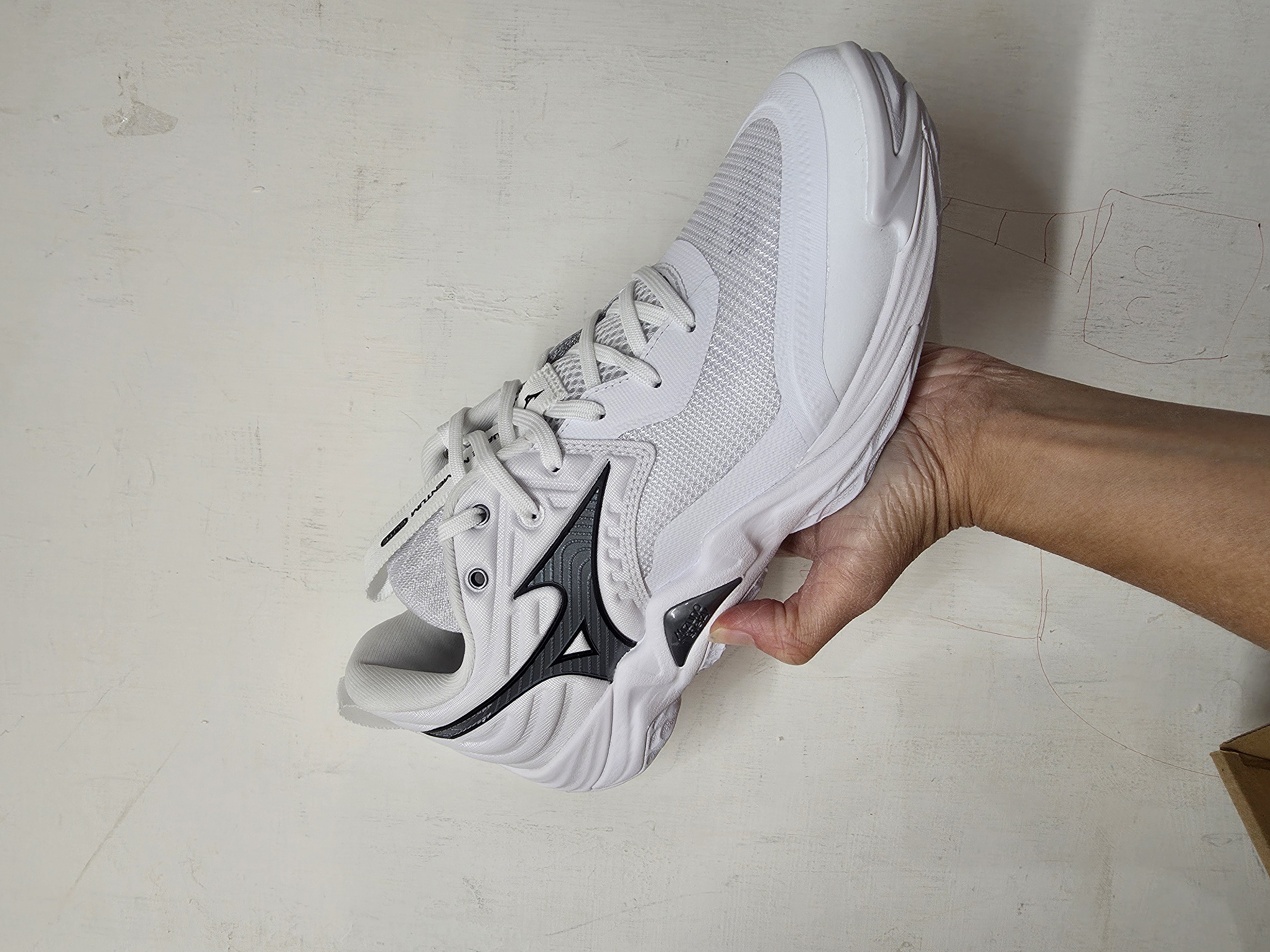 Mizuno Wave Momentum Elite 白灰