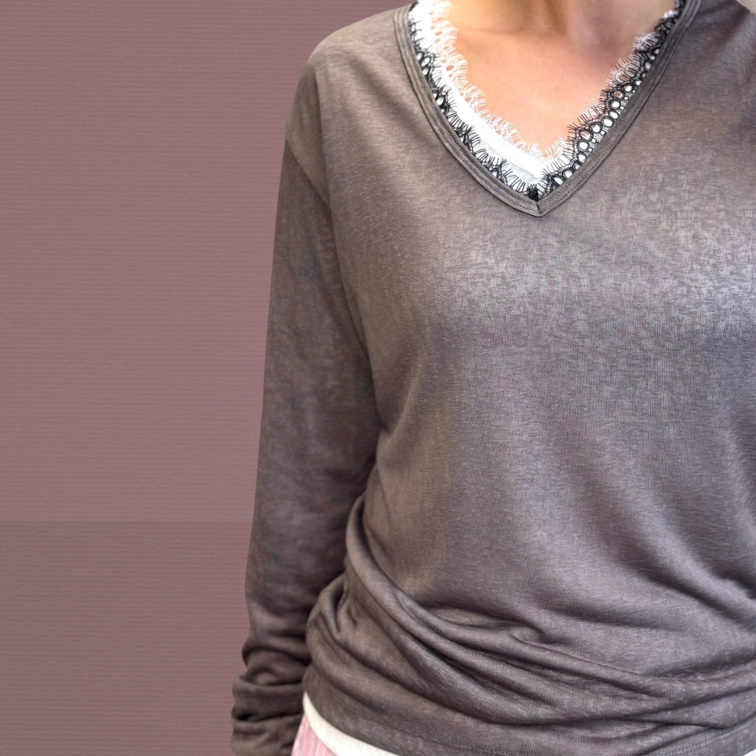 221147 V領喱士邊