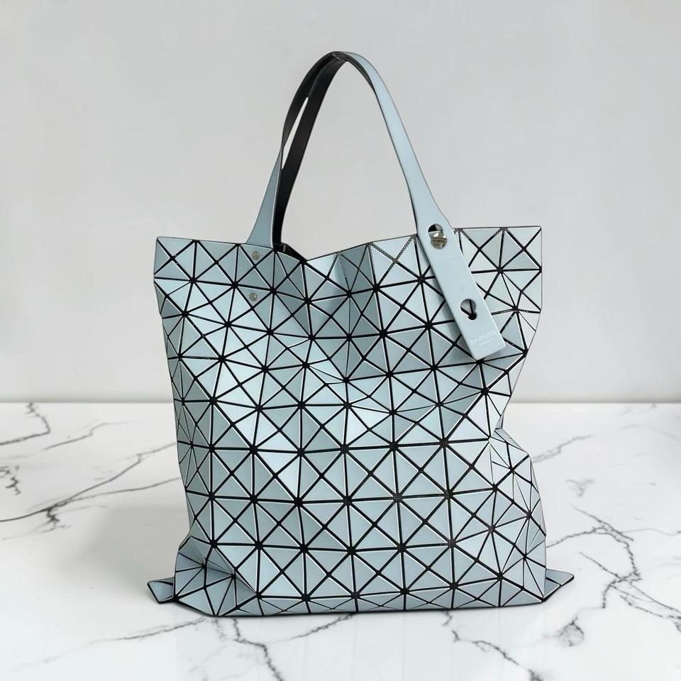 Issey miyake bao bao tote bag blue 100%Authentic, 99%new ✅dust bag