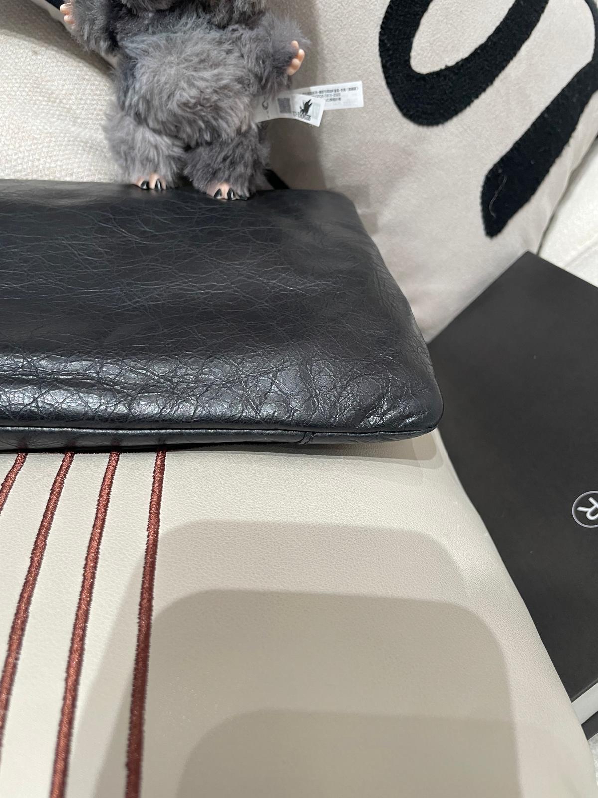 Balenciaga clutch bag 100%Authentic,95%new