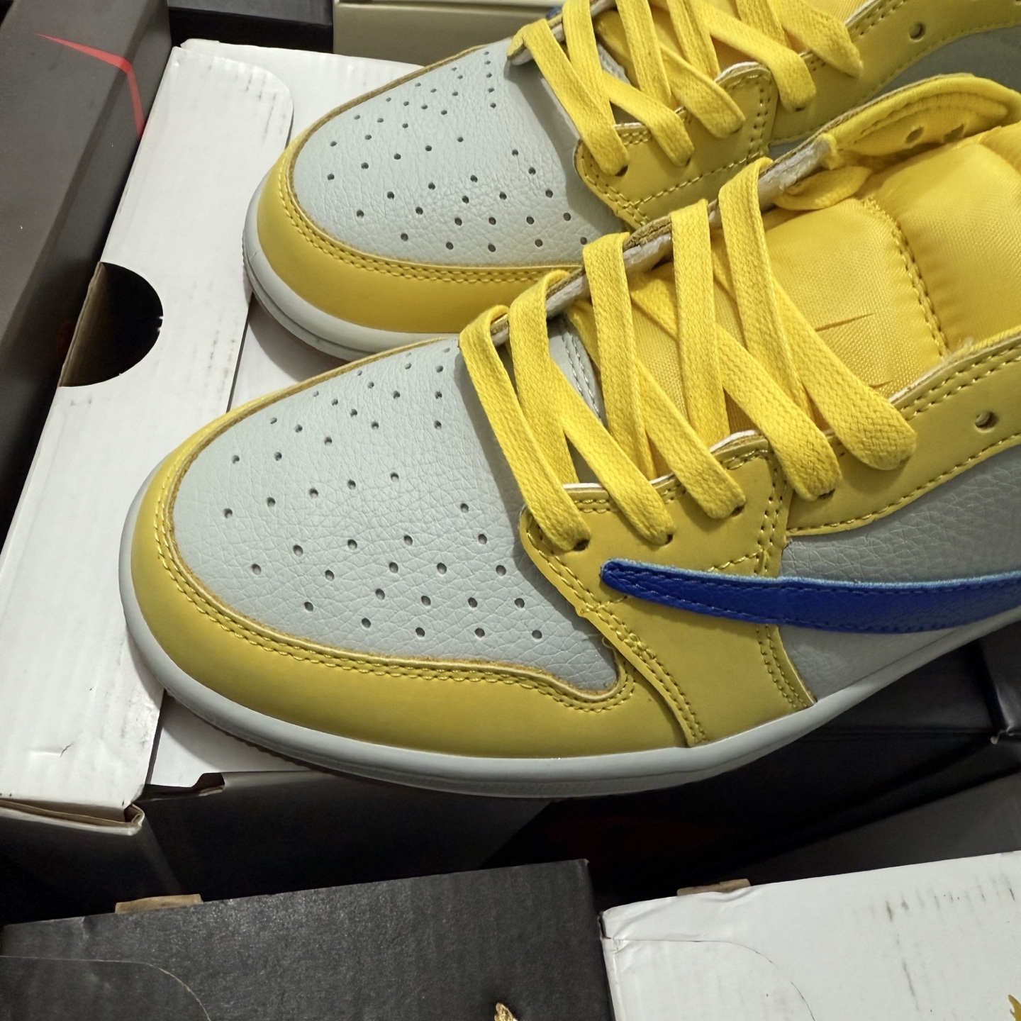 Travis Scott x Air Jordan 1 Retro Low OG "Canary" DZ4137-700
