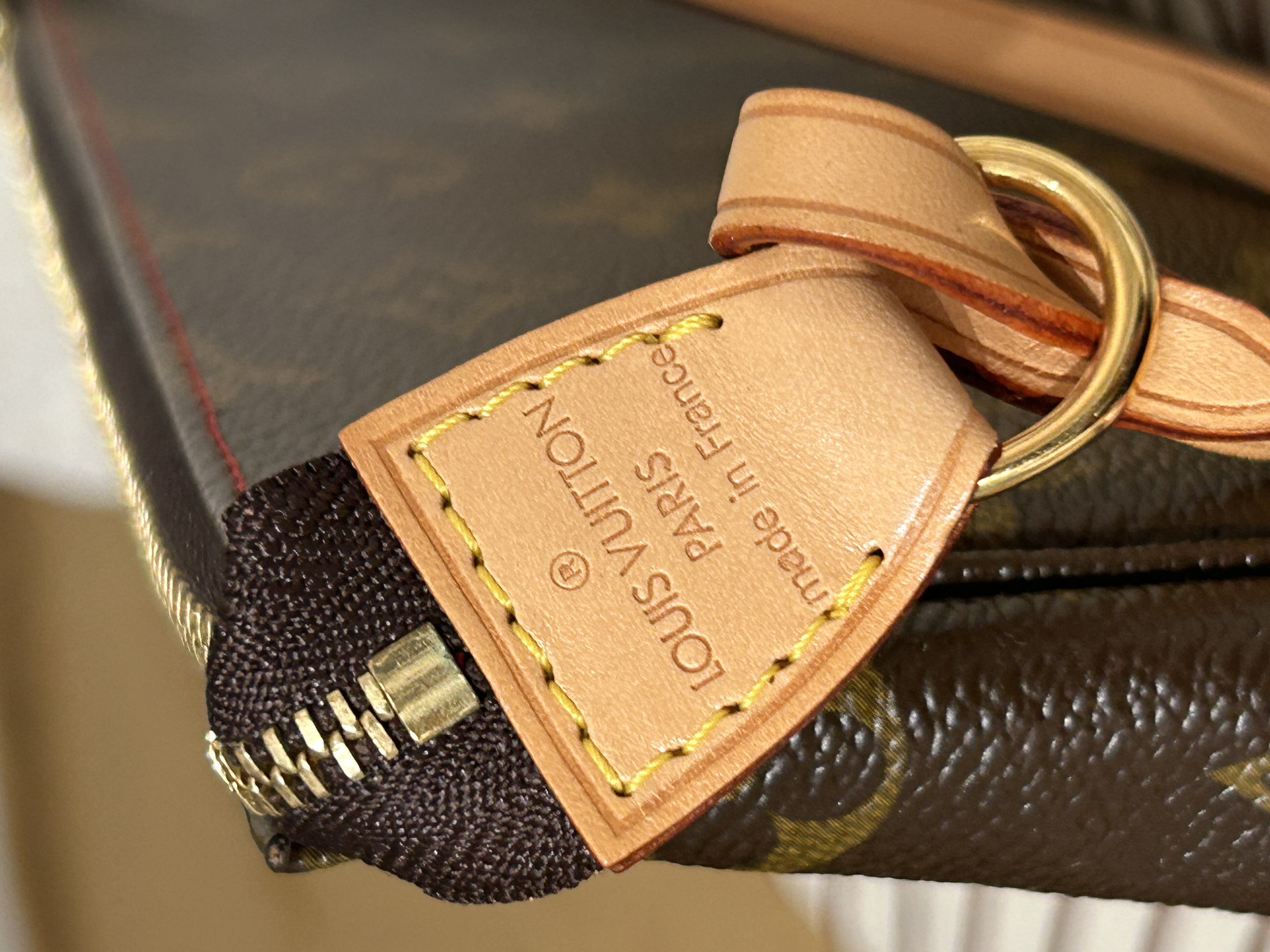 Lv Takashi Murakami Monogram Cherry Pochette Accessoires 單肩包（limited edition ） 100%Authentic, 98%New ✅Dust bag ✅Box