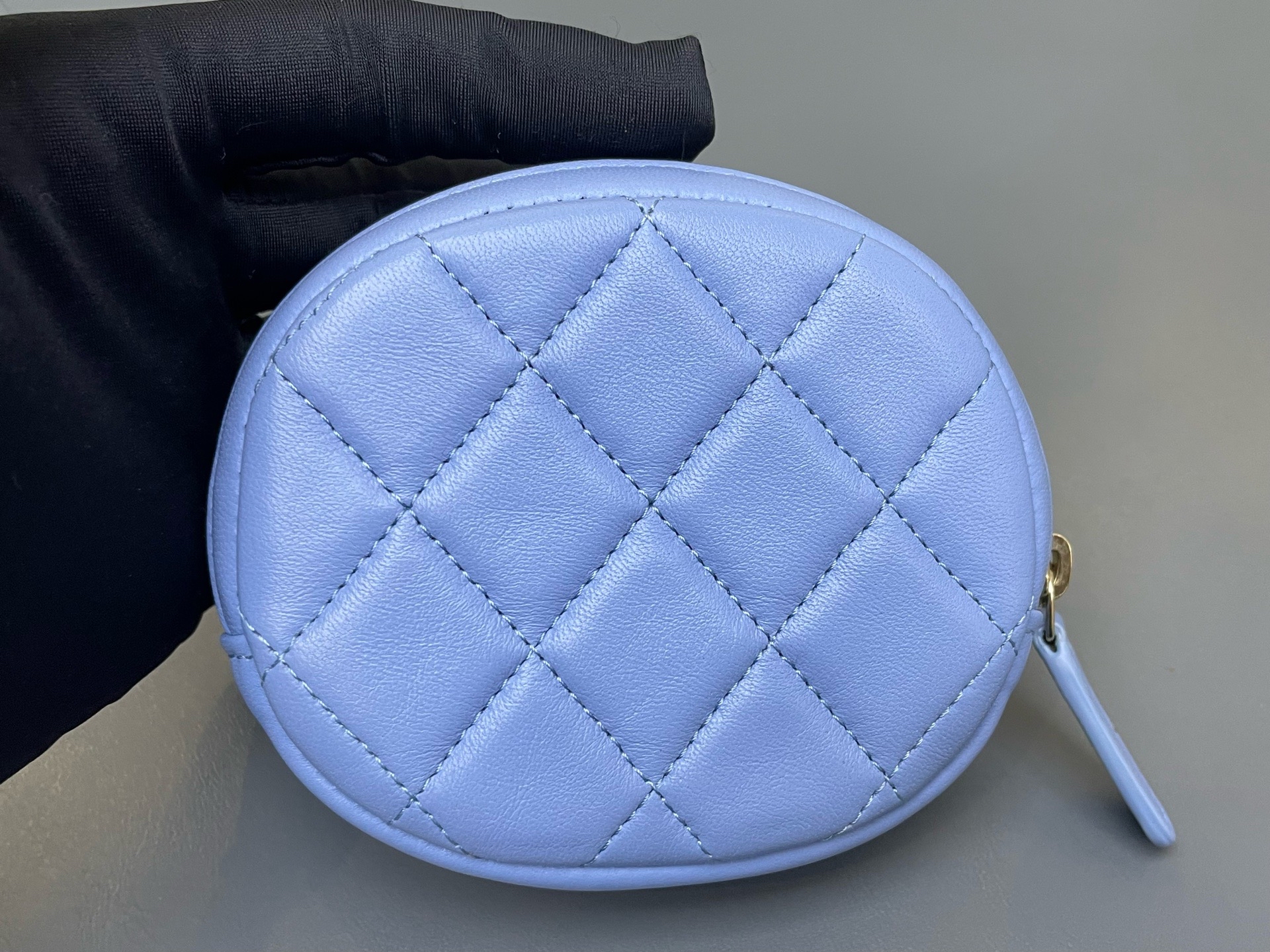 【預訂貨品】Chanel 天空藍金扣羊皮散子包