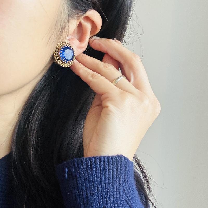 Vintage Czechoslovakian C.a. 1960s Blue Glass Buton Clip Earrings (B084)
