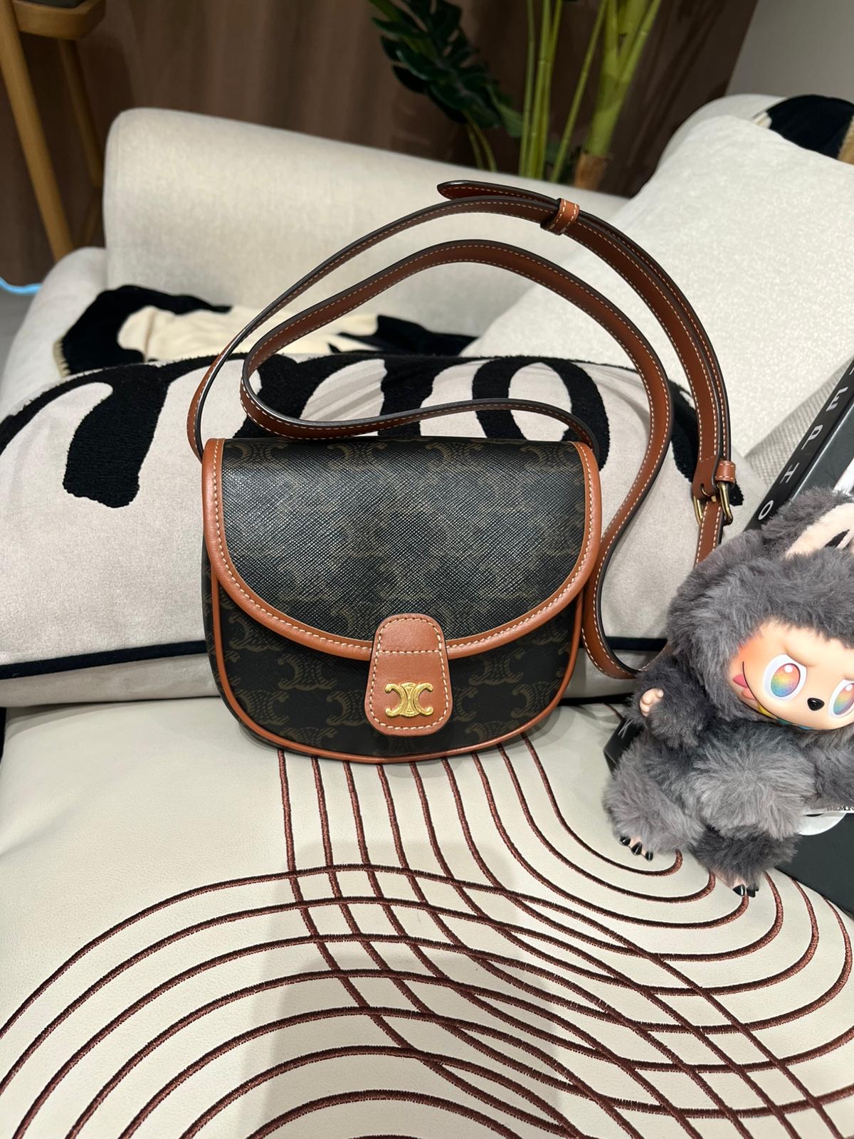 Celine mini Besace Triomphe Shoulder Bag，100%Authentic, 98%new✅Tag✅Dust bag