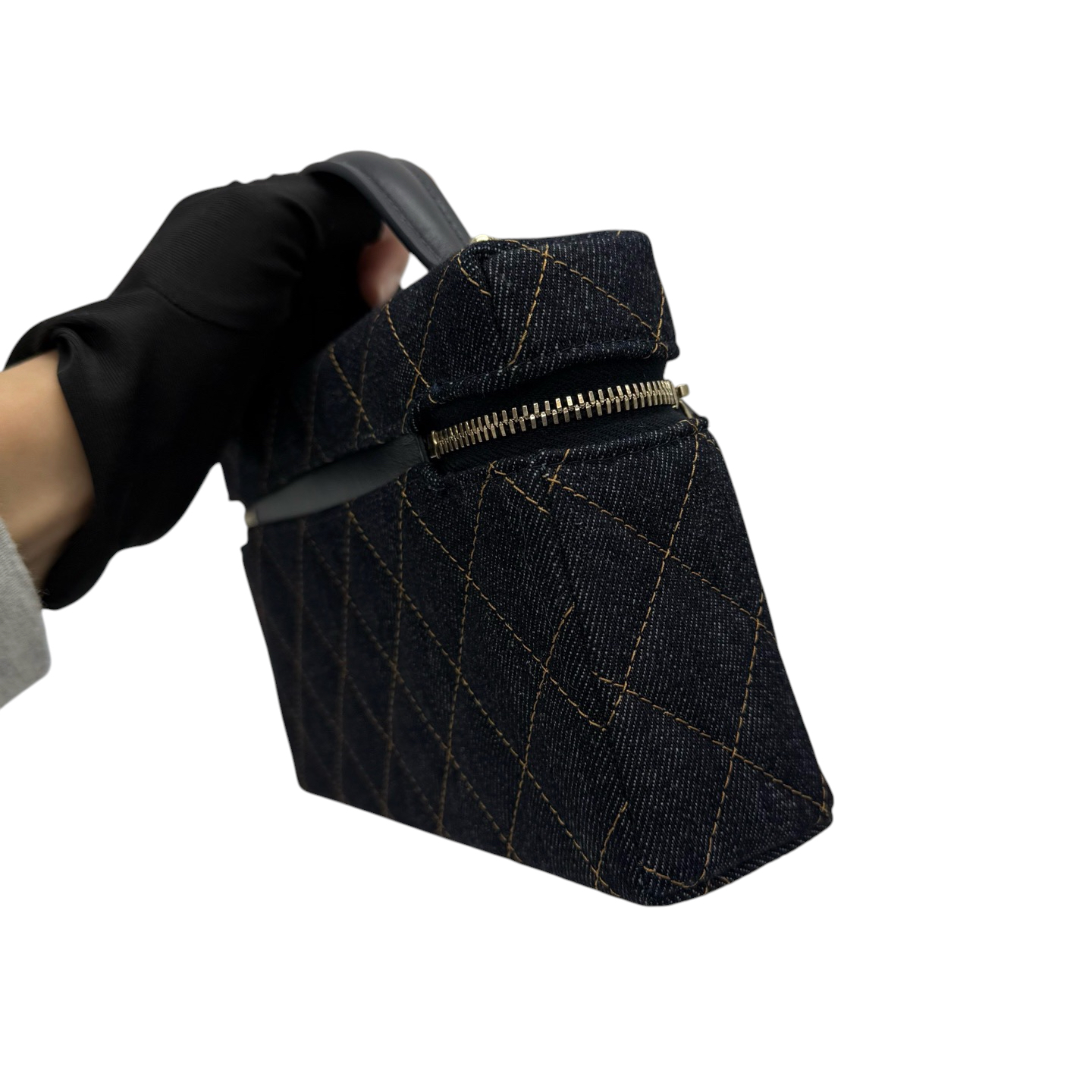 Pre-Owned CHANEL Denim Quilted Top Handle Slim Vanity Case / Product Code: 26051504