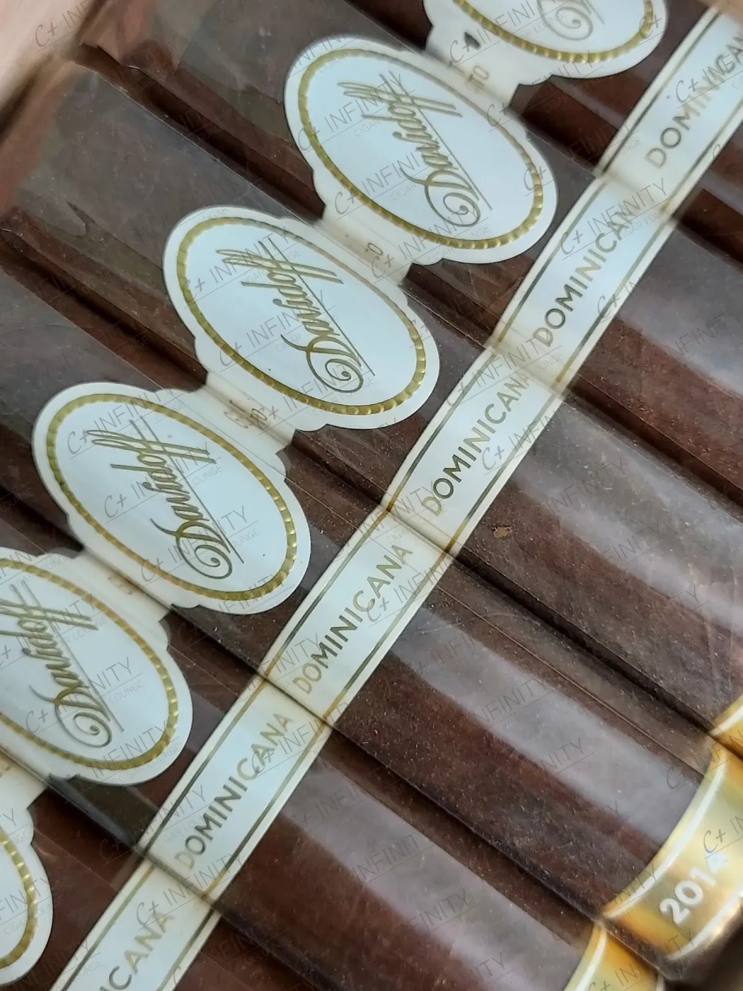 Davidoff Dominicana Short Robusto (10'S)