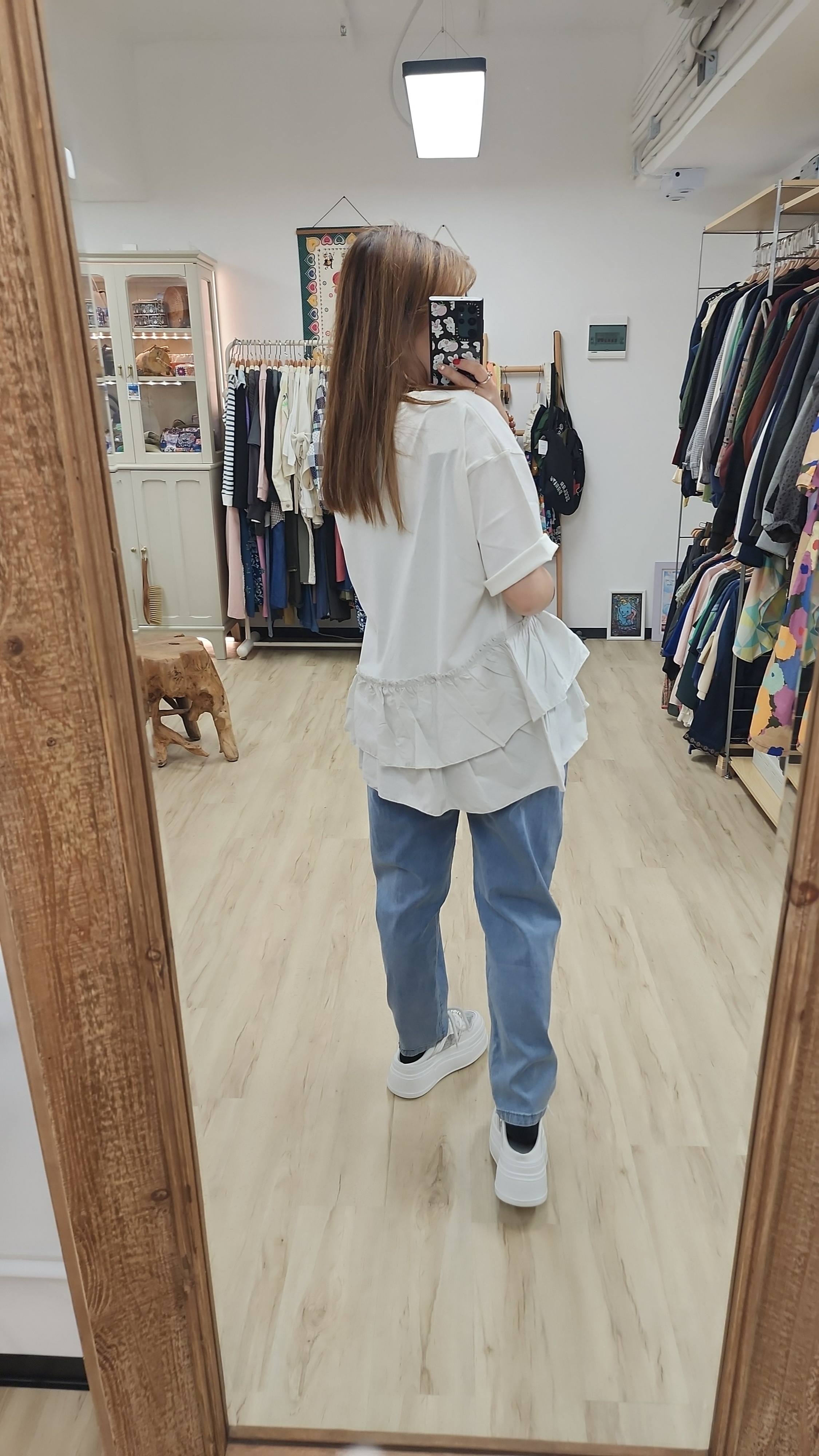 日牌白拼雙斜Ruffle印圖Tee