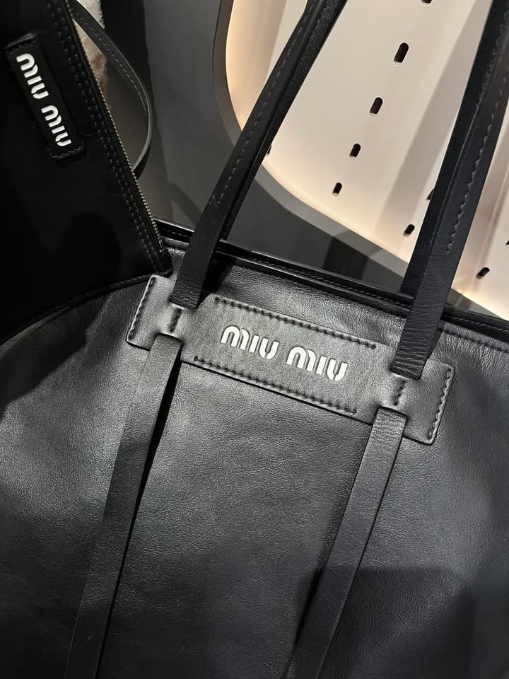 Miu Miu Grace Lux Tote bag calfskin 100%Authentic, 95%New✅dust bag