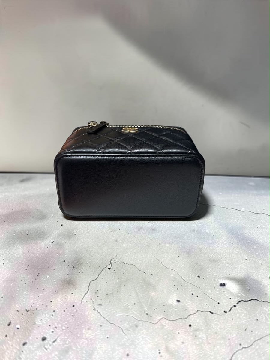 全新 Chanel vanity with handle black 100%Authentic ,全新未使用品 ✅card✅dust bag ✅盒 