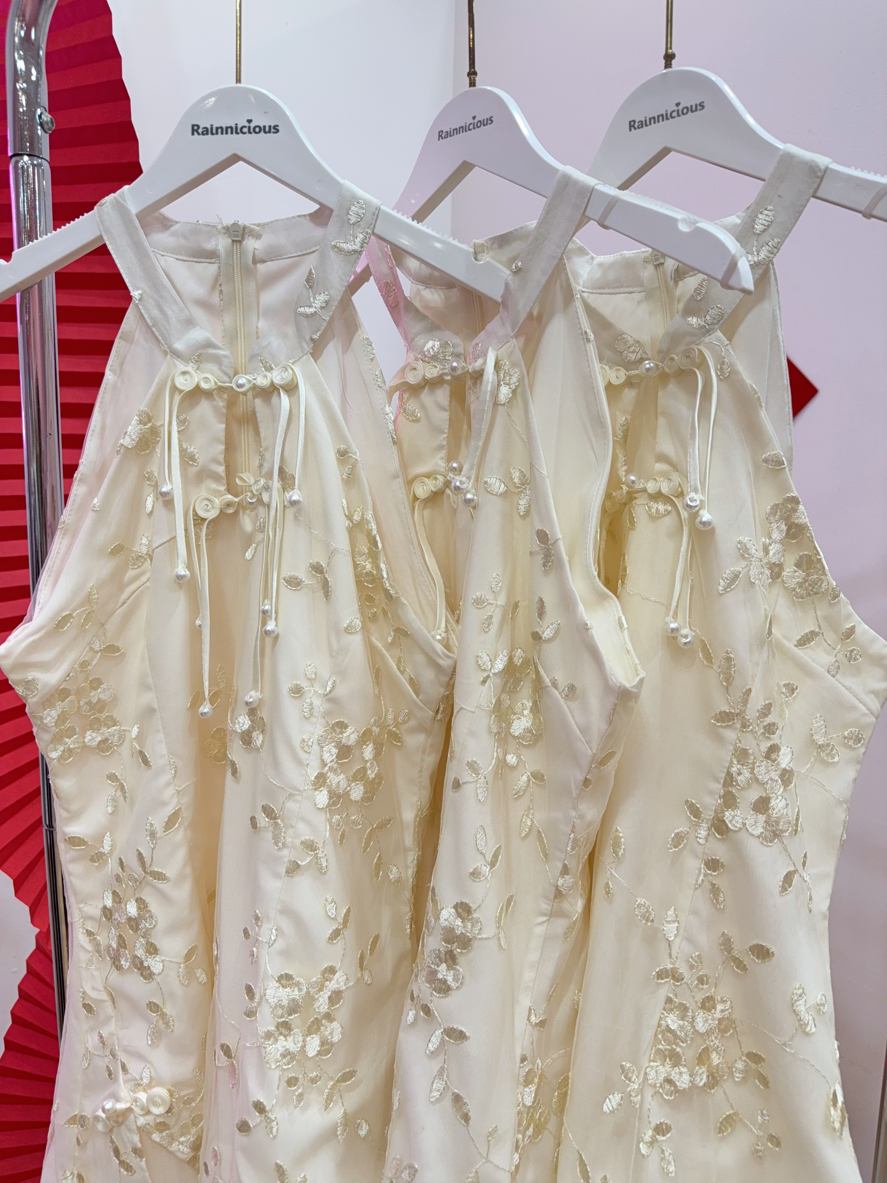 新中式盘扣挂脖绣花网纱连身裙 R2919