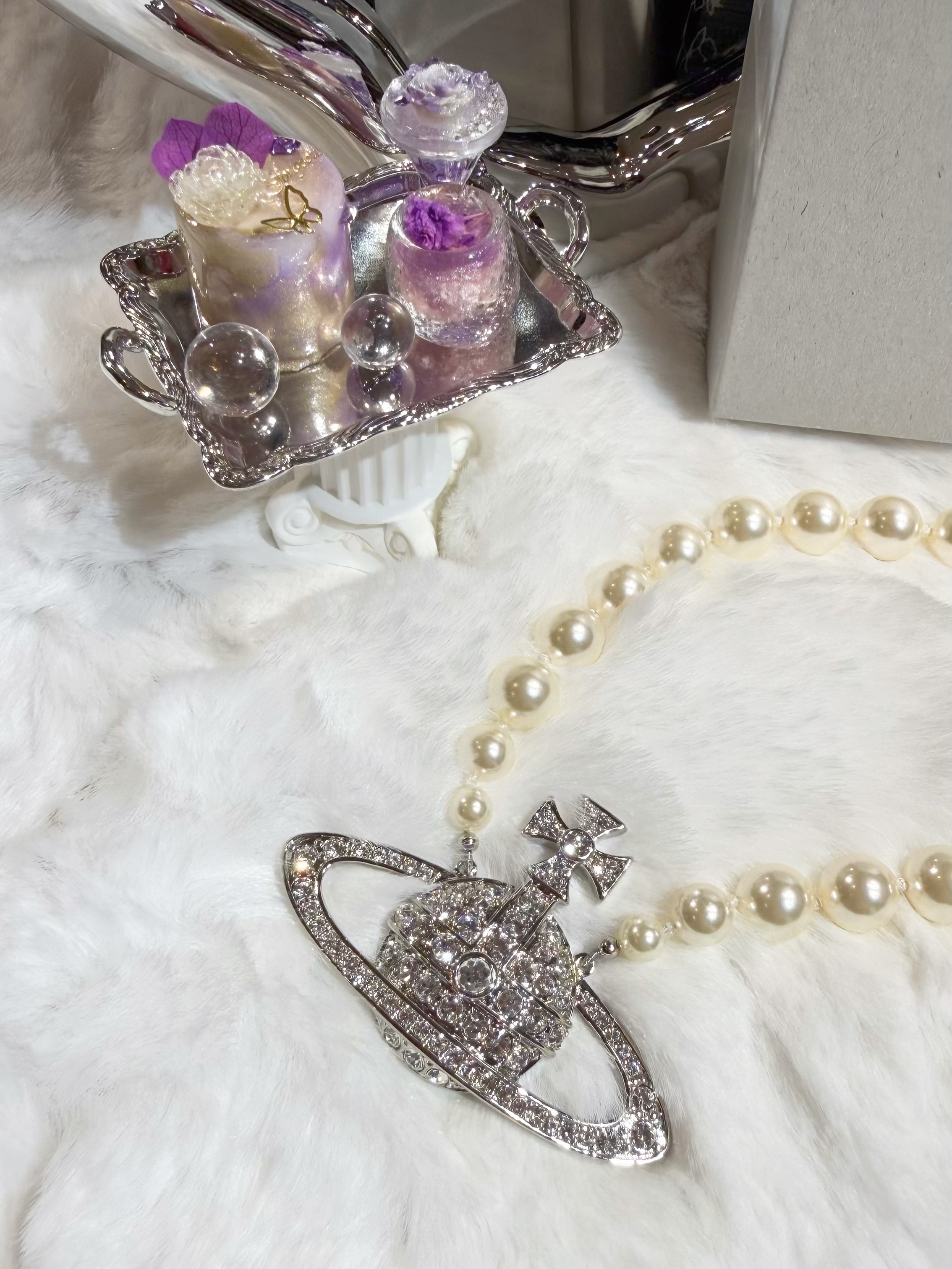 VW Man Bas relief pearl necklace S
