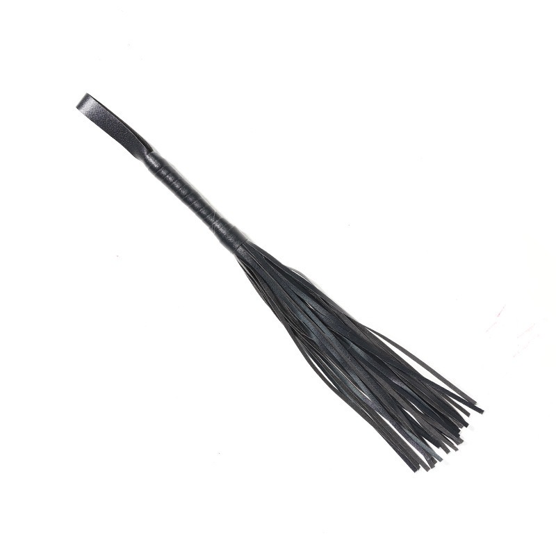 sm皮鞭夫妻另类调教打屁股道具皮革成人情趣性爱用品流苏散鞭