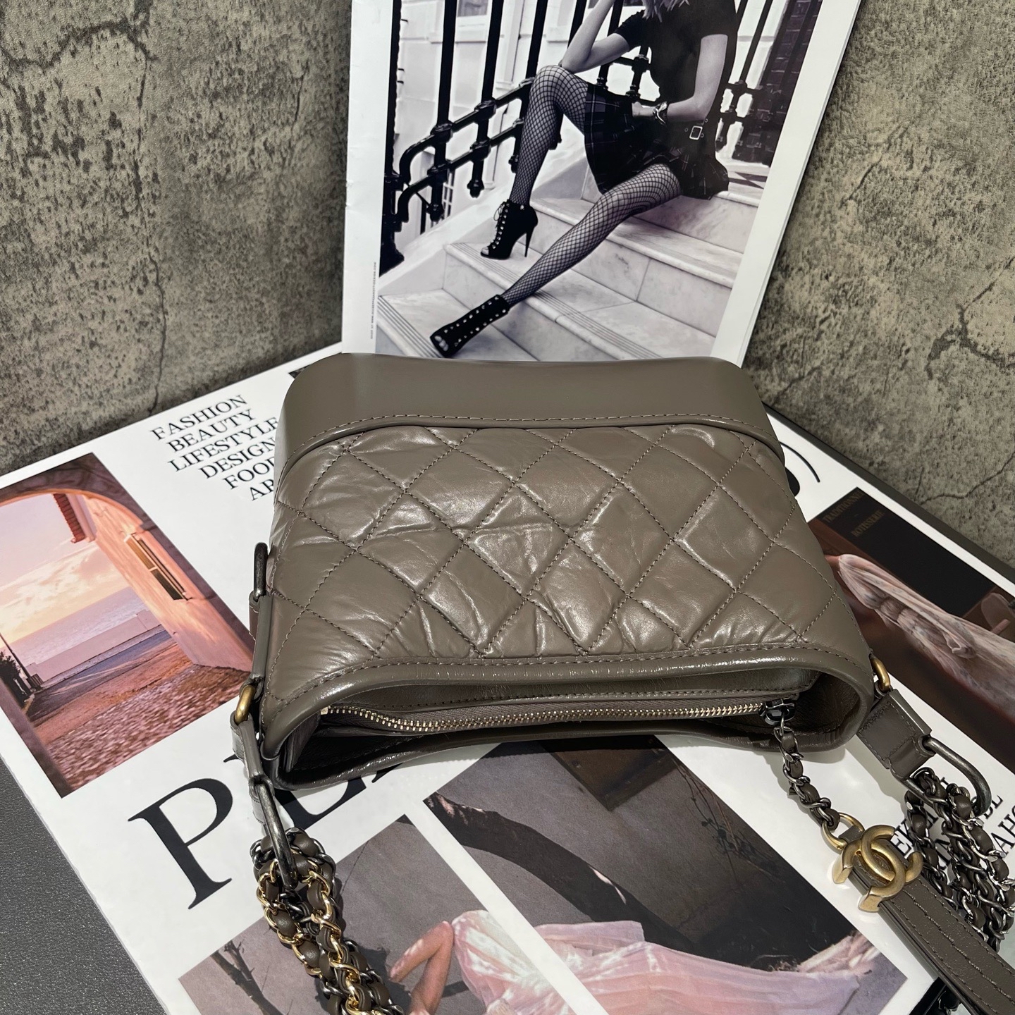 【預訂貨品】CHANEL 大象灰流浪包