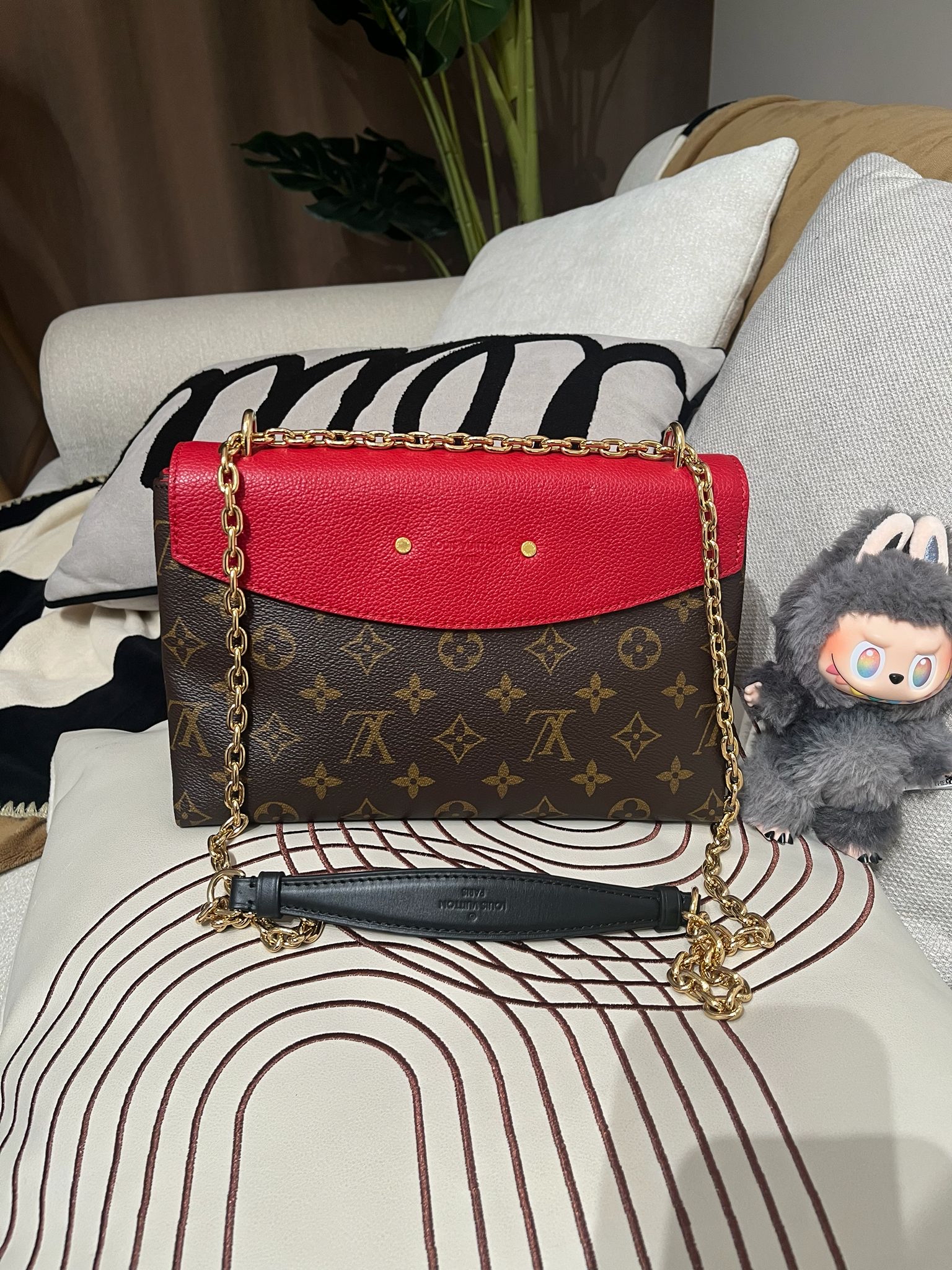 Lv Saint Placide Monogram Chain SHOULDER BAG M43713 100%Authentic ,98%new✅dust bag  