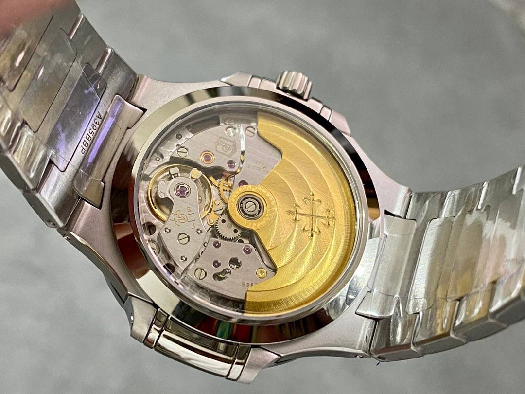 百达翡丽 Nautilus 鹦鹉螺系列蓝面男士腕表