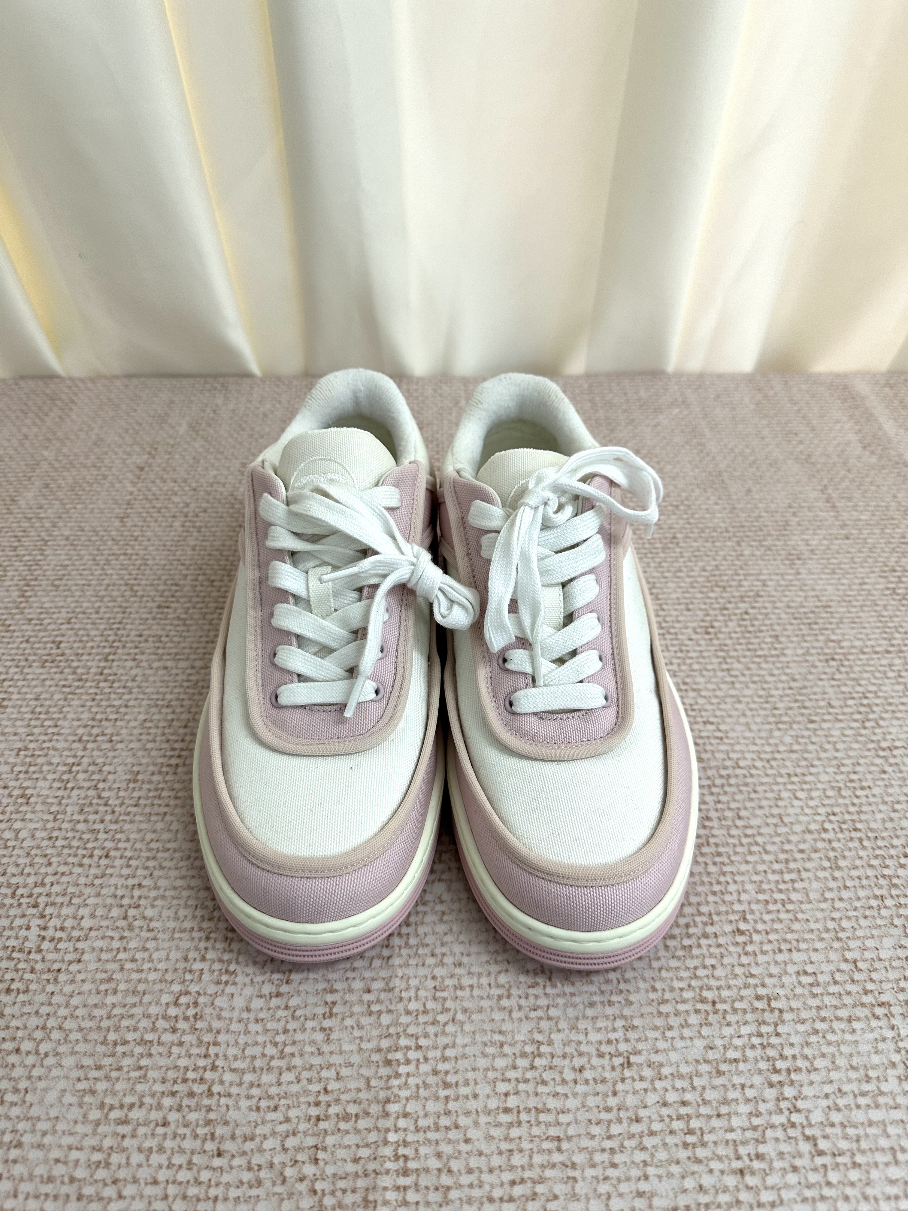 Pre-Owned Chanel Canvas Low Top Sneakers / Product Code: 26040720