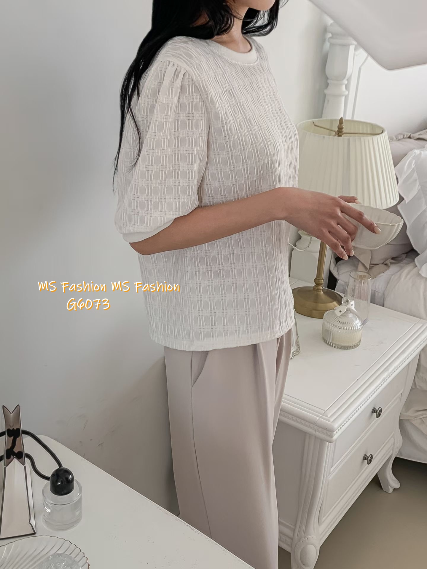 G6073 韓國🇰🇷淨色暗紋top