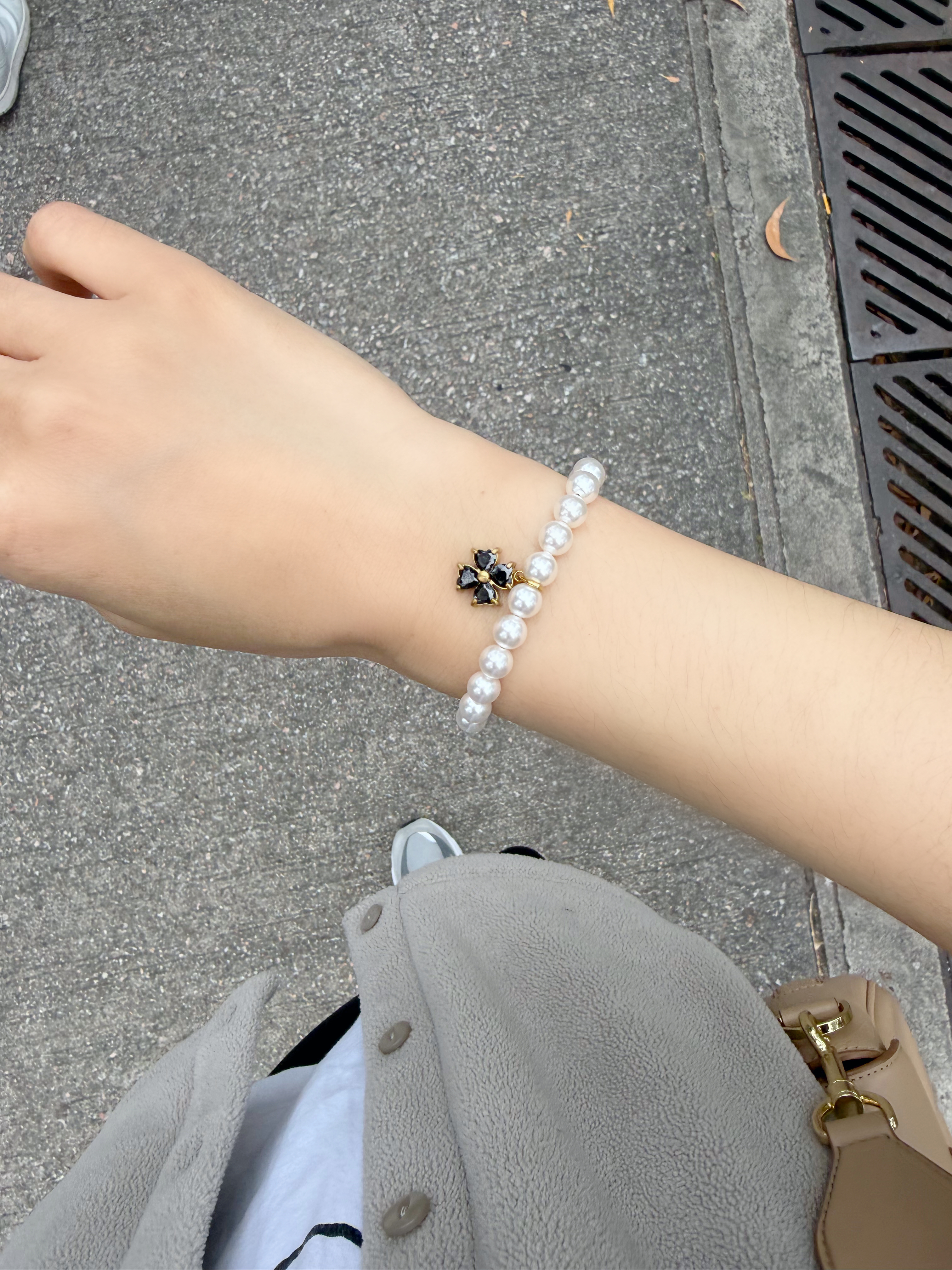 雅黑小花珍珠手鍊/6mm米白珍珠 