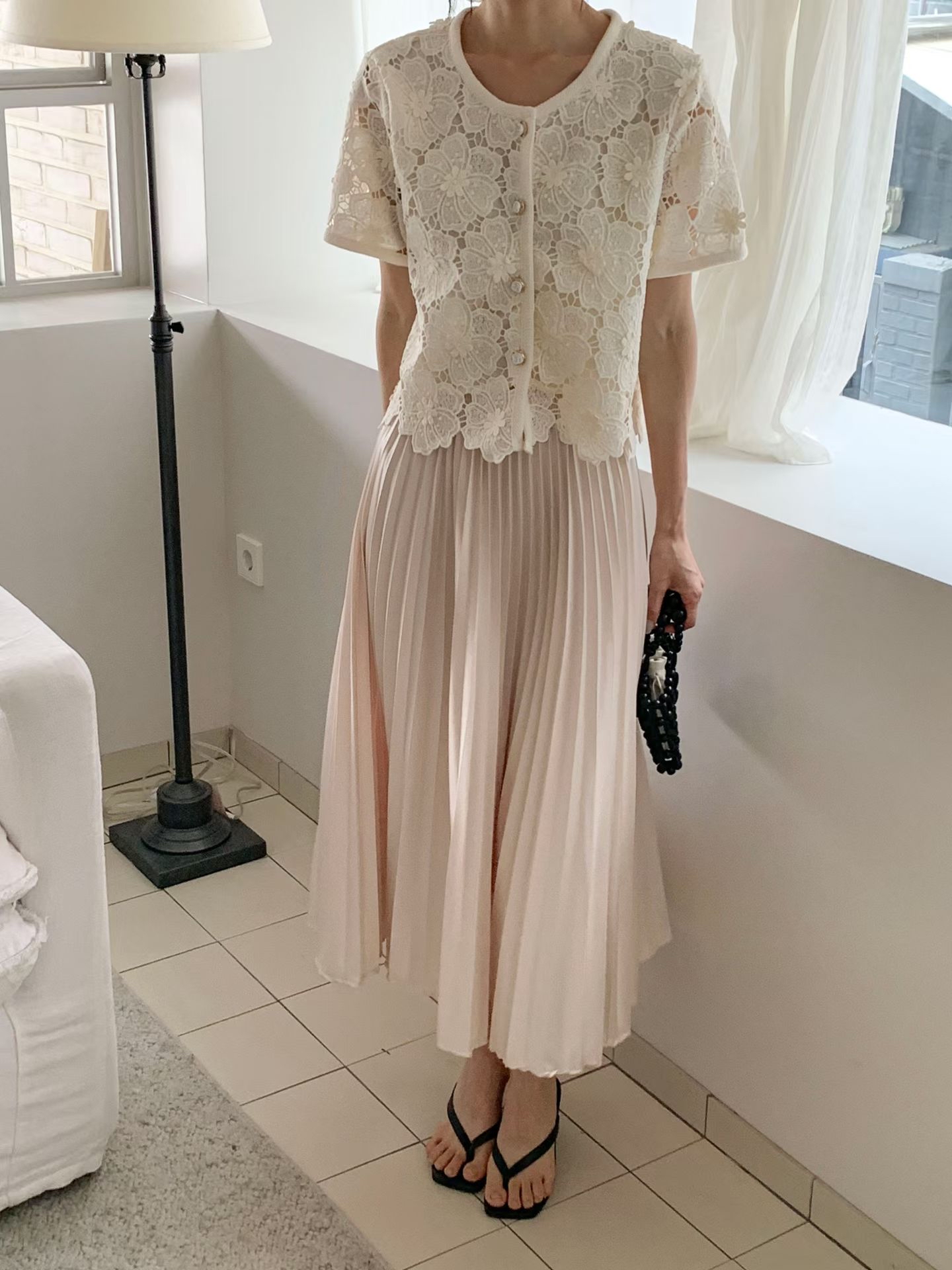 CT22 浮雕立體花卉蕾絲短袖Top 