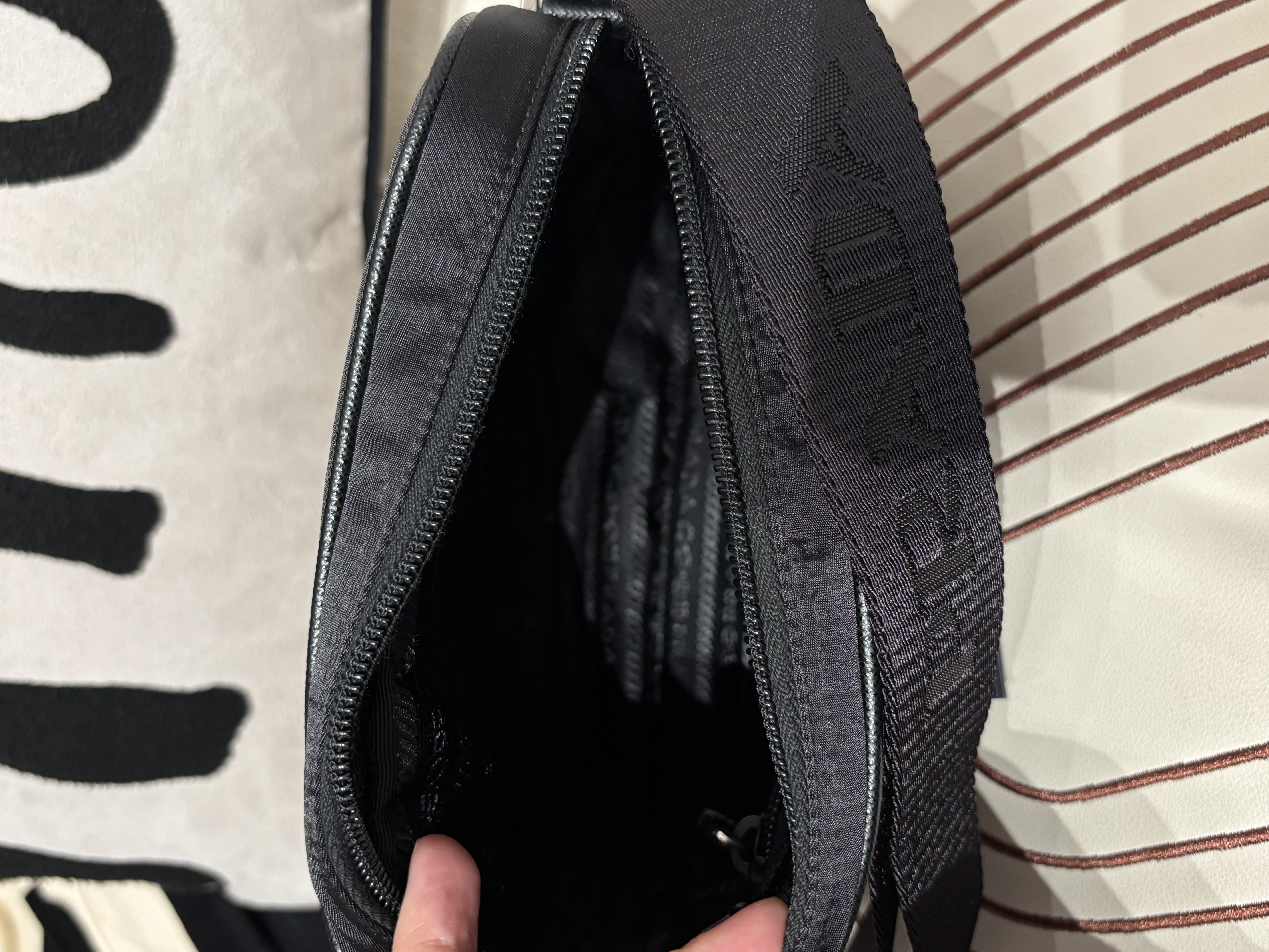 全新Prada re-nylon crossbody bag 100%Authentic ,Brand New ✅nfc,booklet✅塵袋