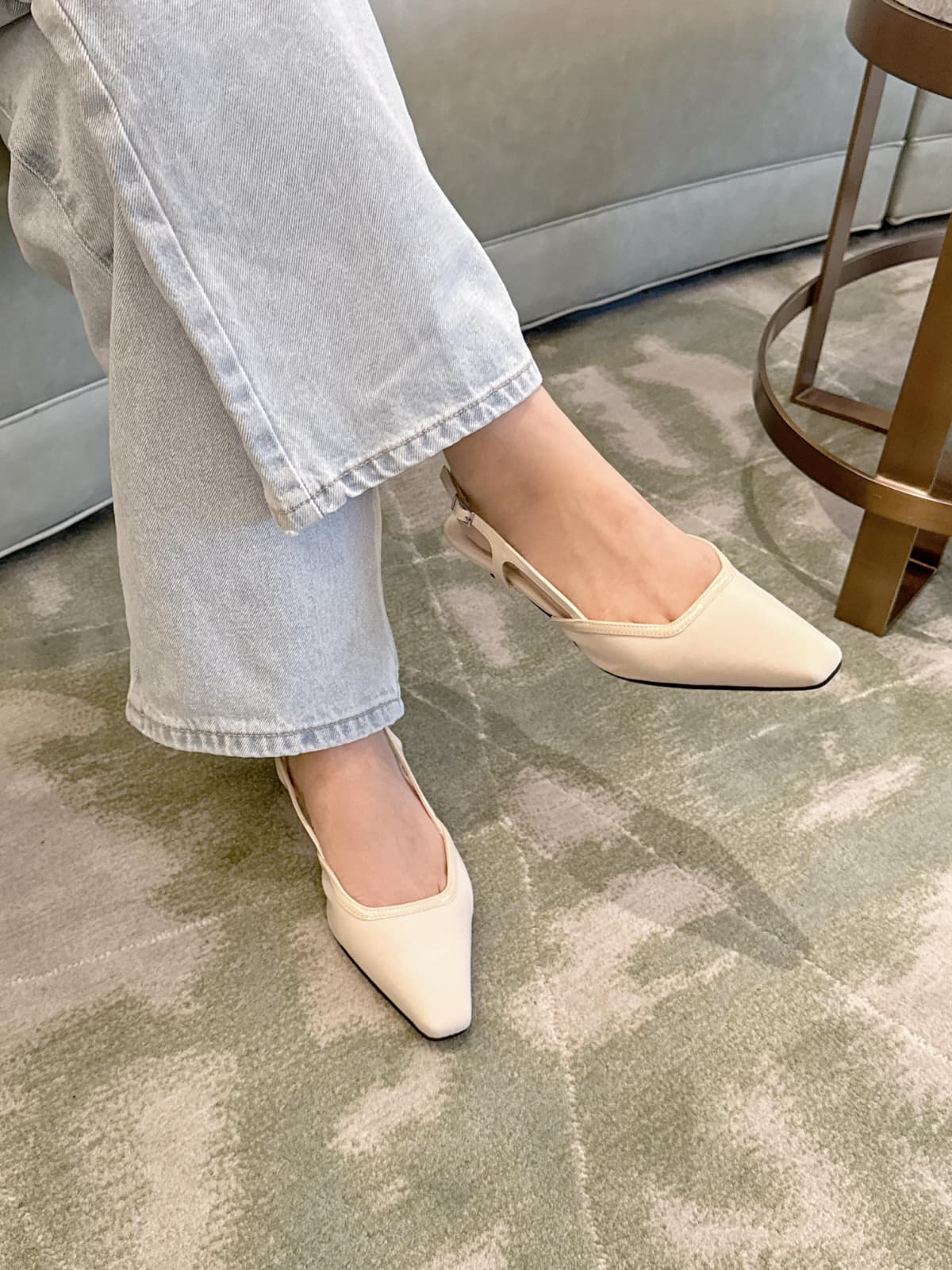 【百搭舒適】微珠光緞面尖頭鞋